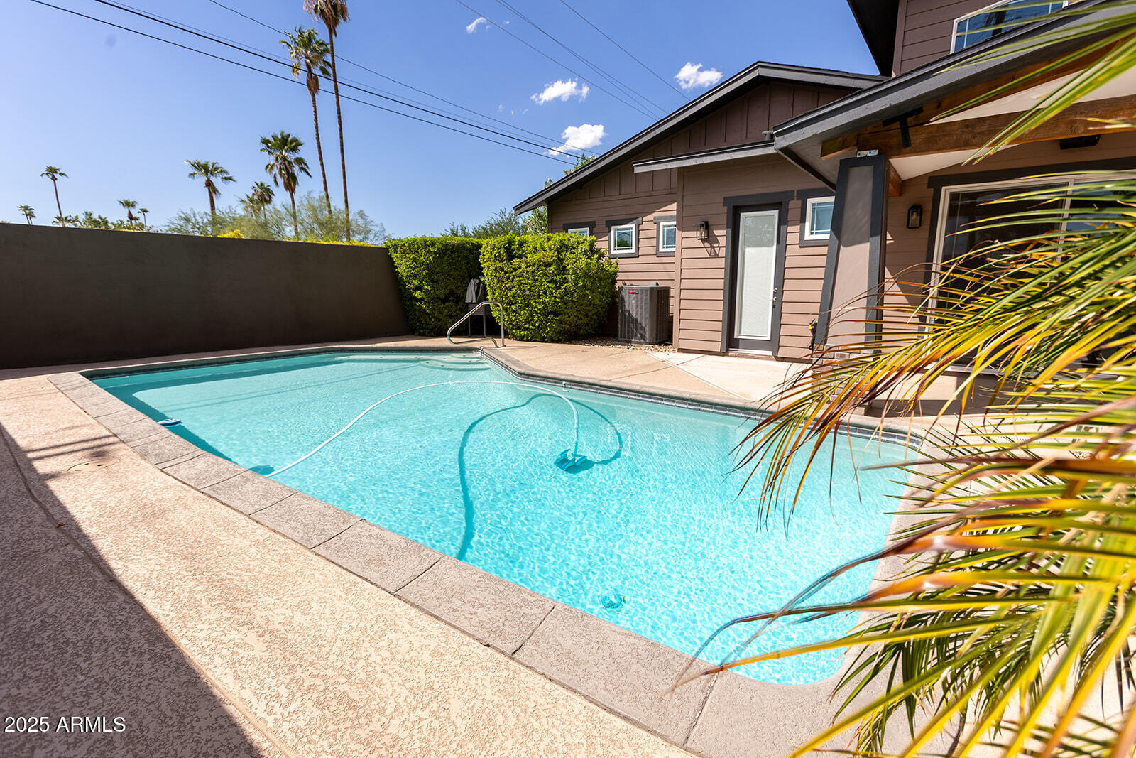 3801 E GLENROSA Avenue