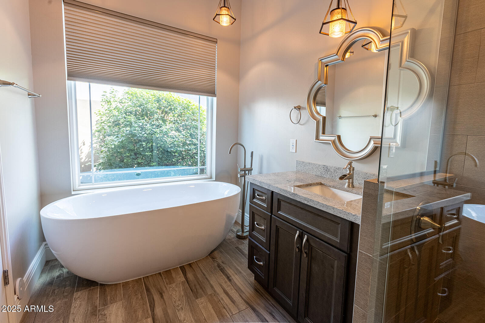 3801 E GLENROSA Avenue