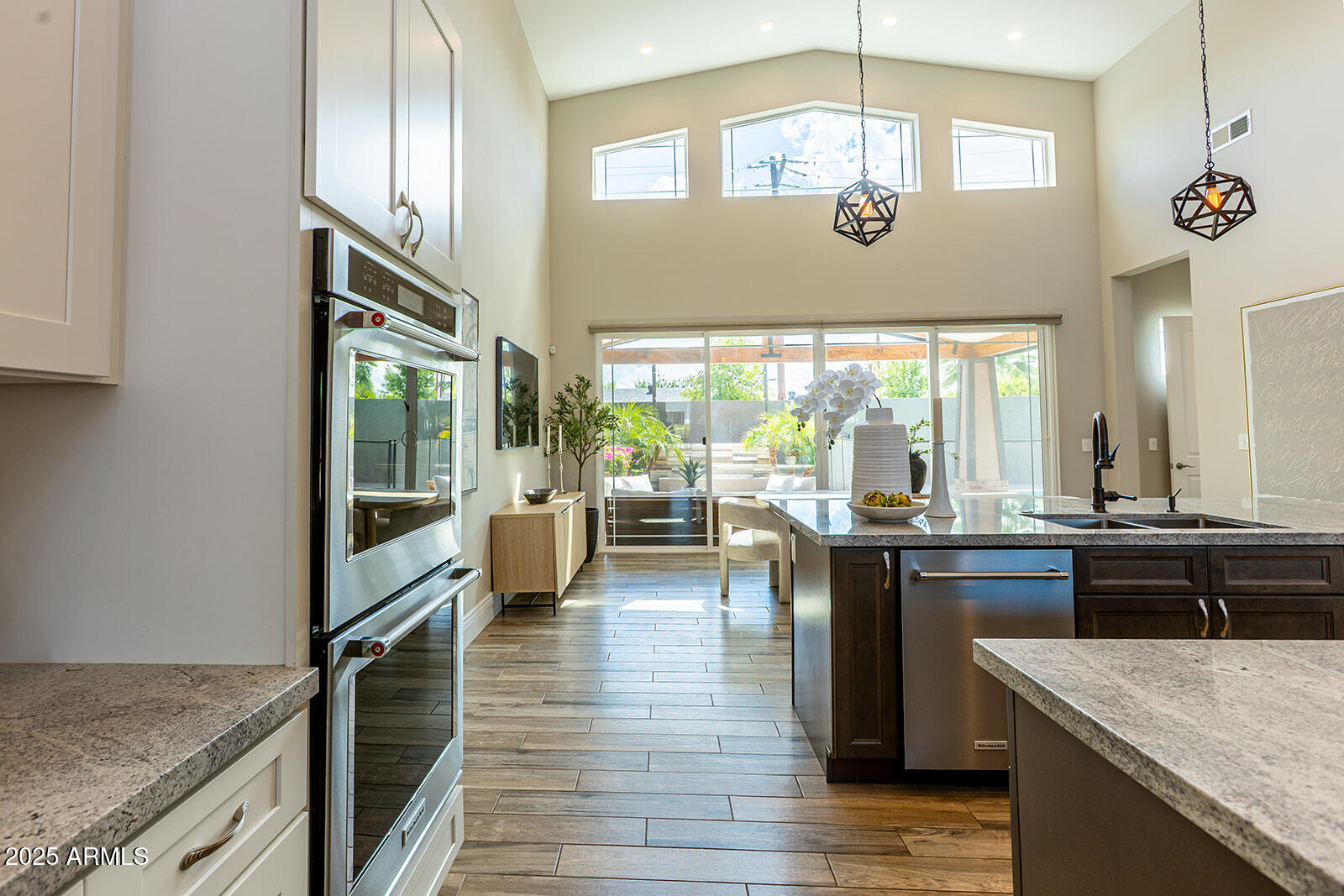 3801 E GLENROSA Avenue