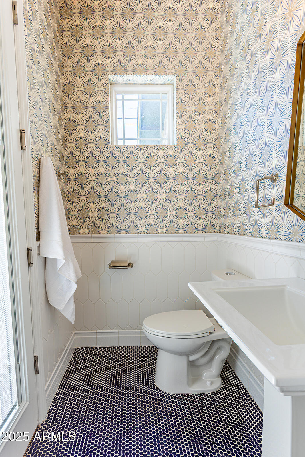 3801 E GLENROSA Avenue