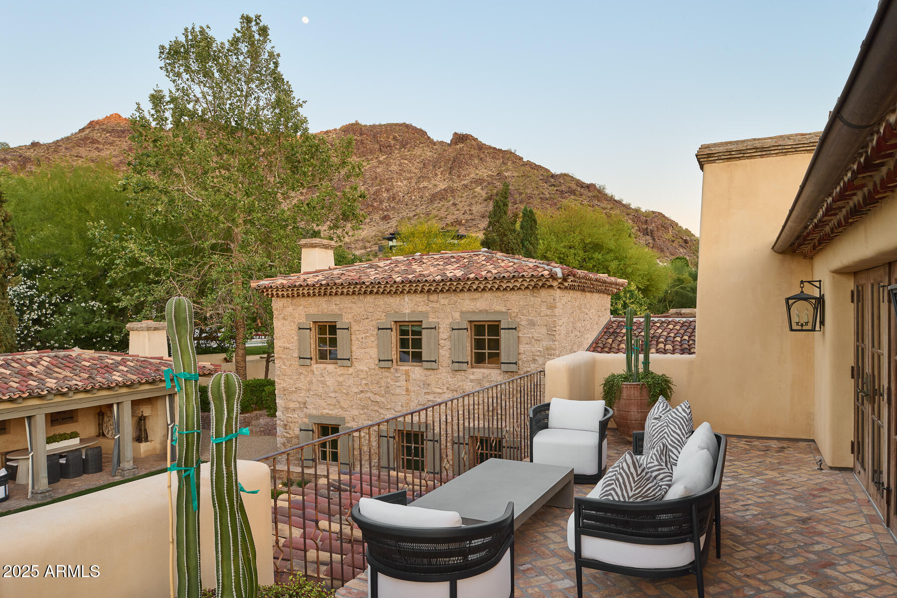 7525 N SHADOW MOUNTAIN Road