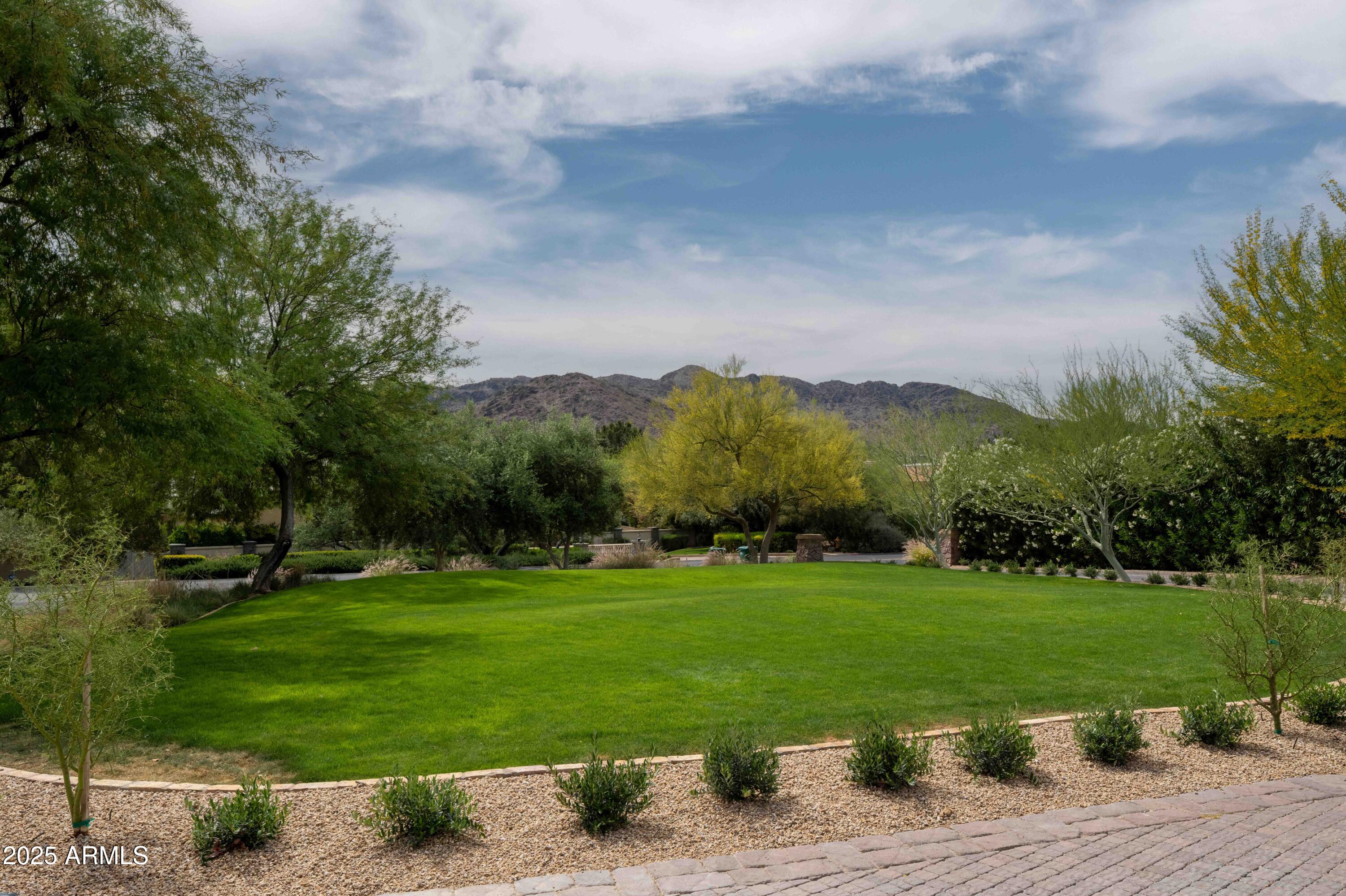 7525 N SHADOW MOUNTAIN Road