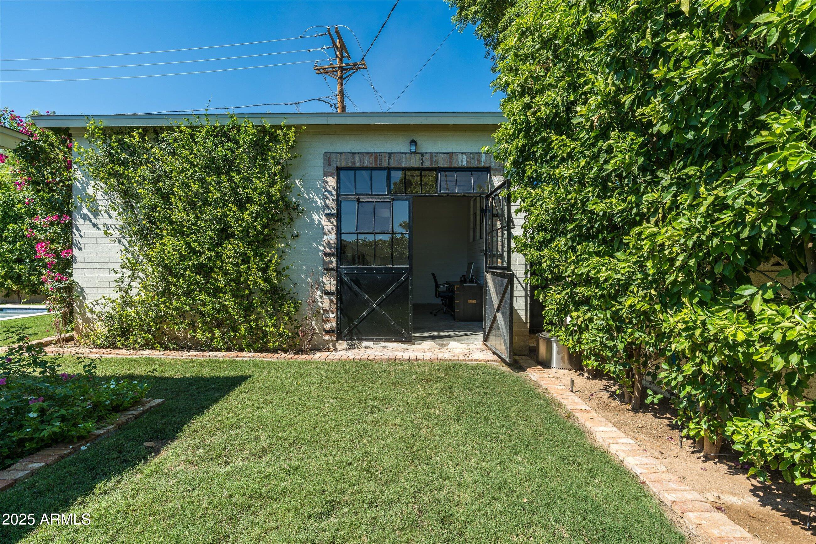 3628 N 49TH Place
