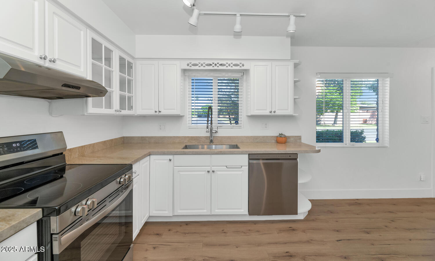 4027 E CAMPBELL Avenue