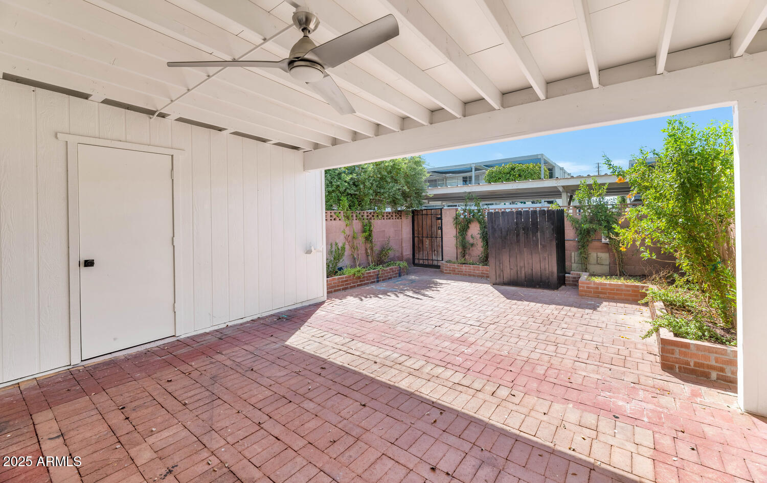 4027 E CAMPBELL Avenue