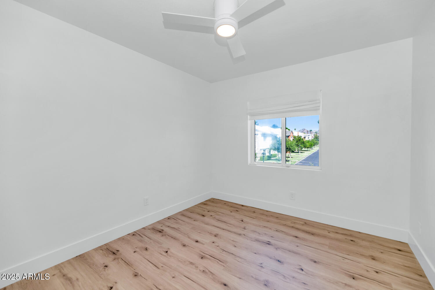 4027 E CAMPBELL Avenue