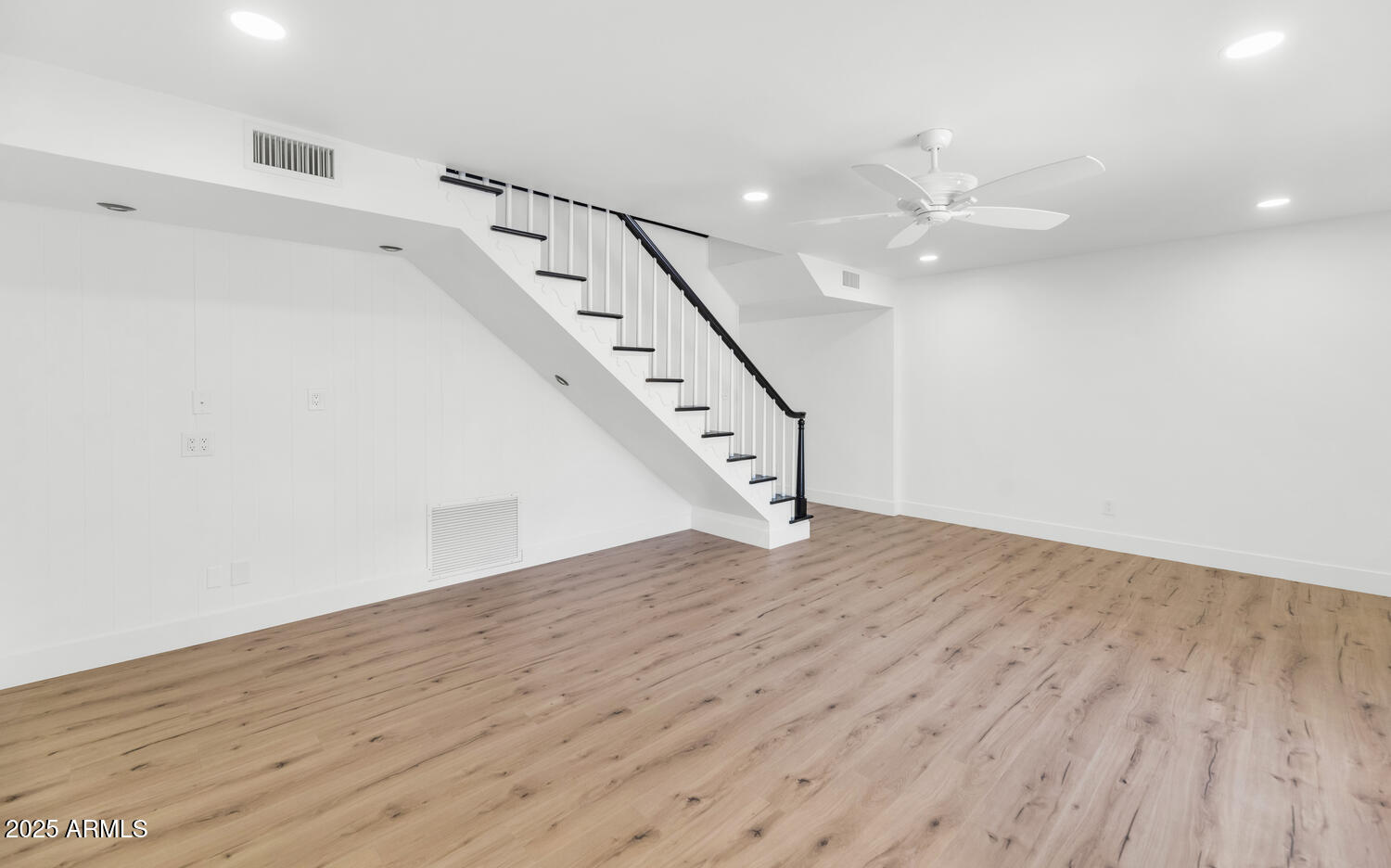 4027 E CAMPBELL Avenue