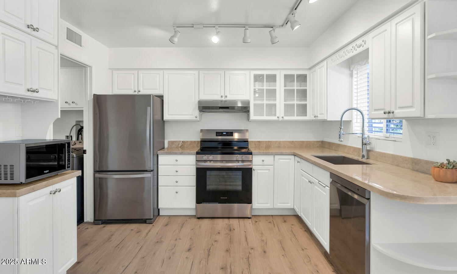 4027 E CAMPBELL Avenue