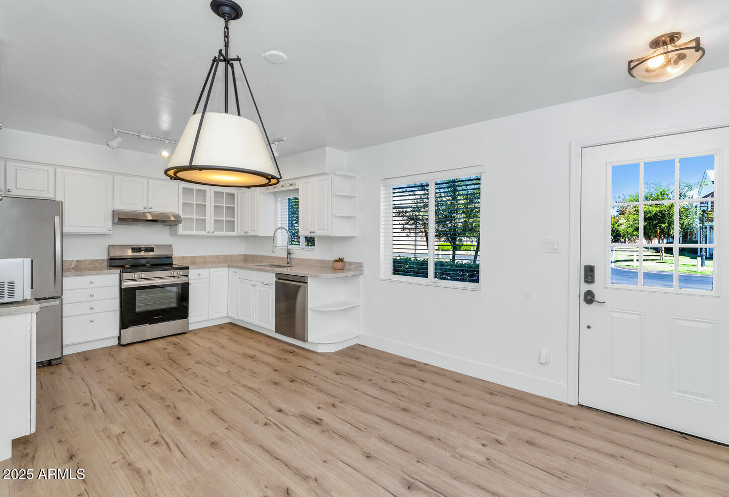 4027 E CAMPBELL Avenue