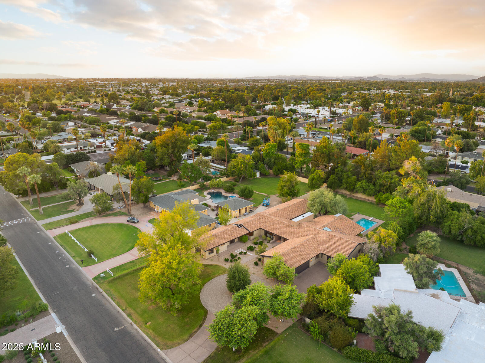 514 W ROSE Lane, Phoenix