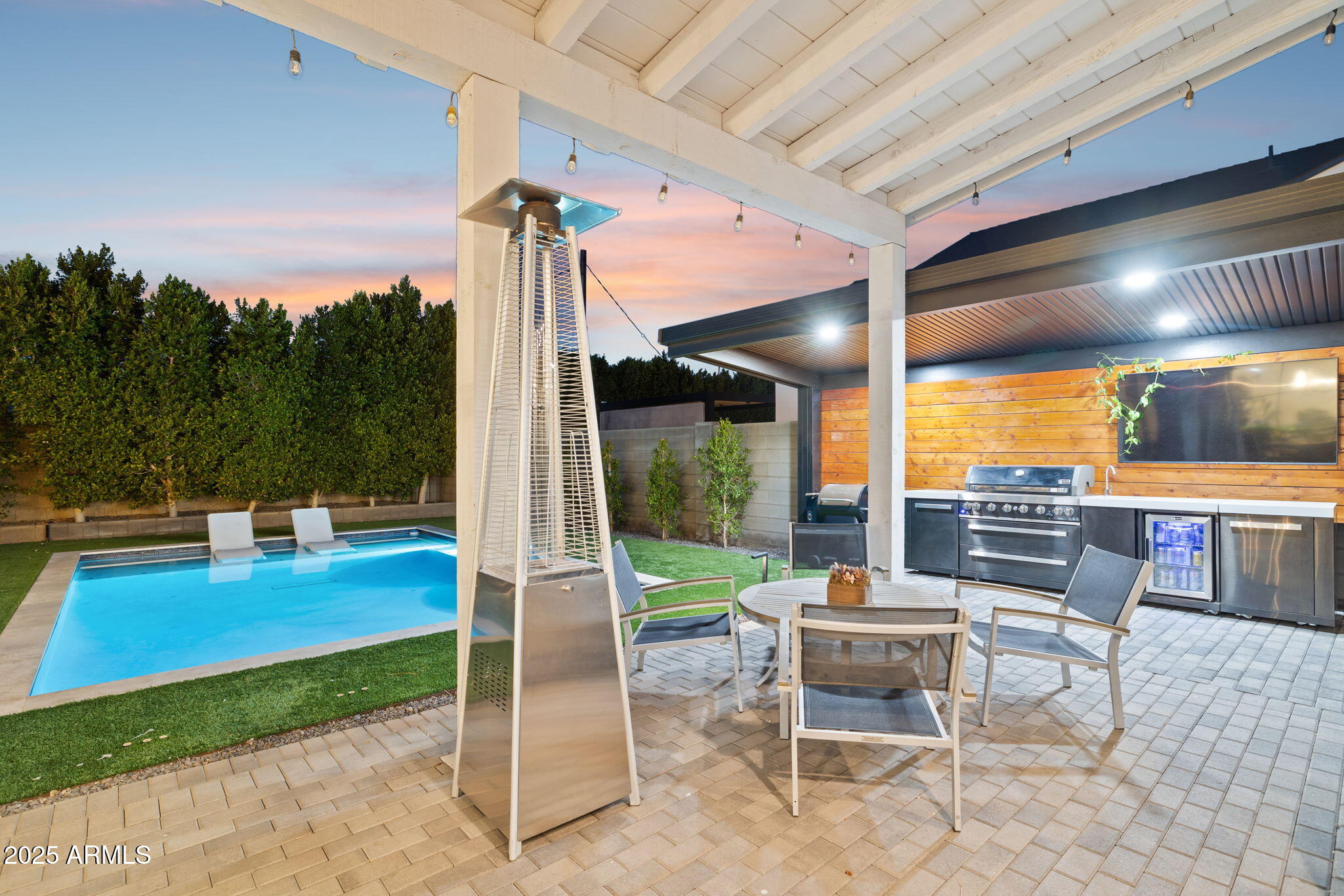 3530 E GLENROSA Avenue