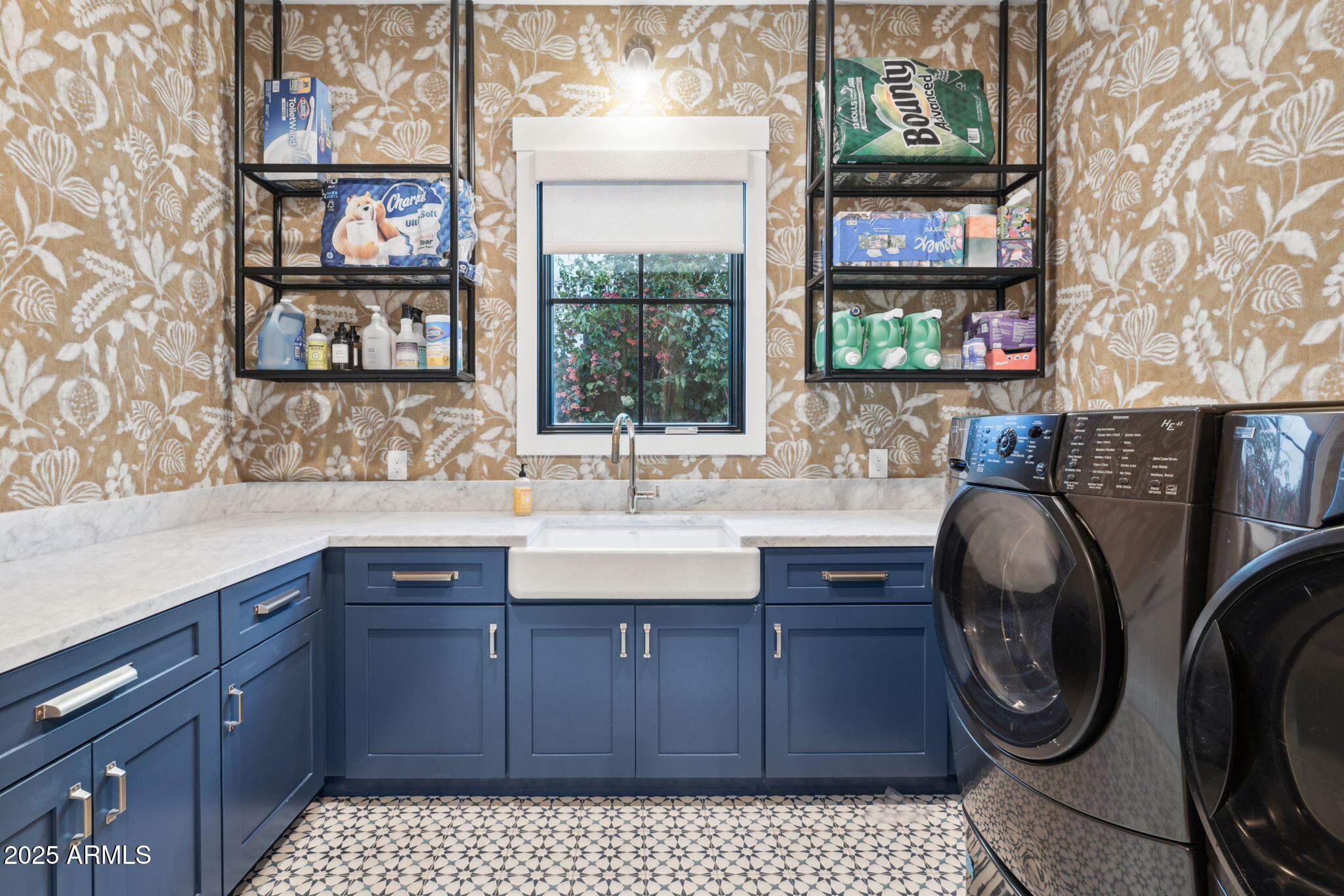 3530 E GLENROSA Avenue