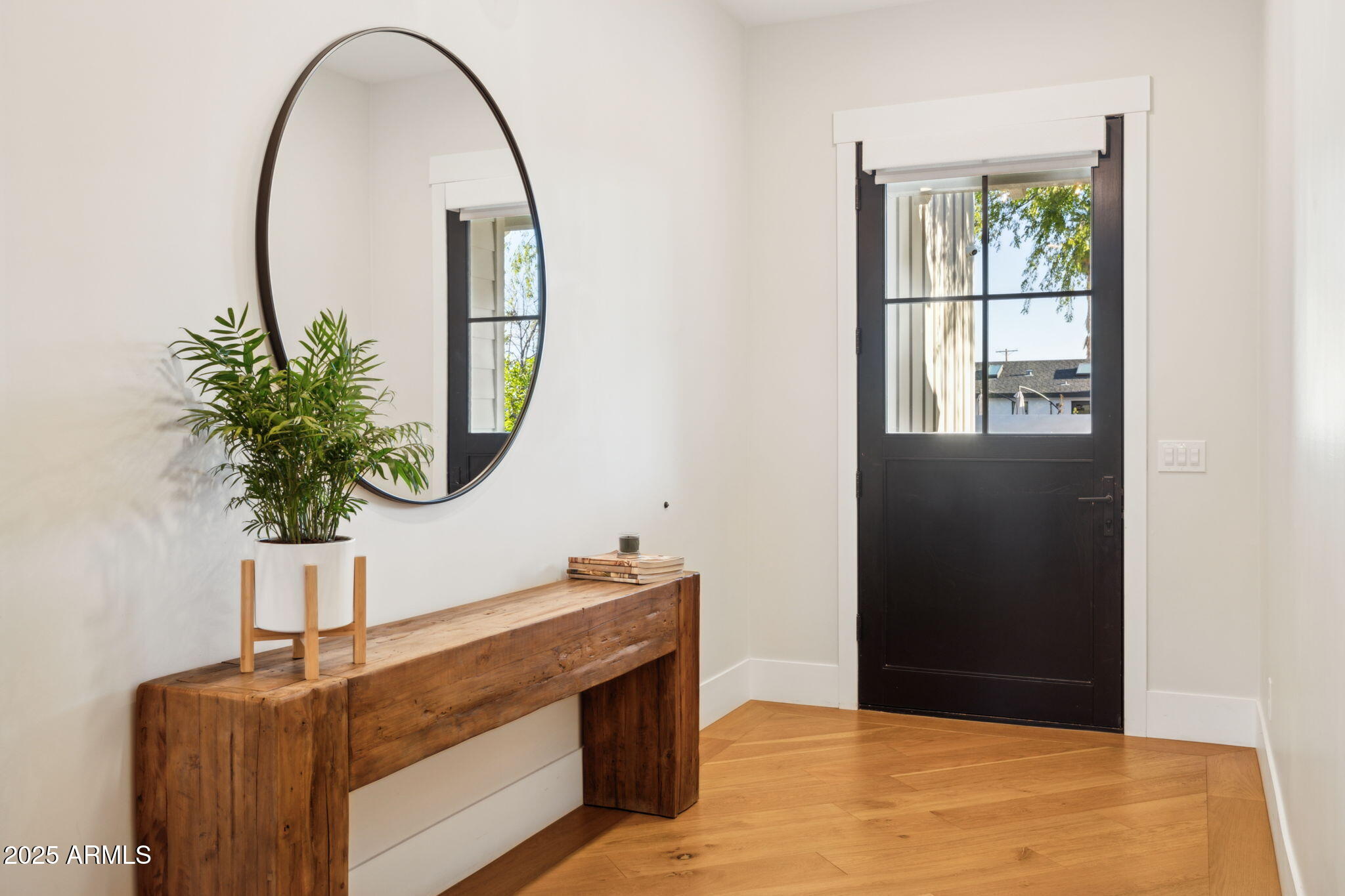 3530 E GLENROSA Avenue