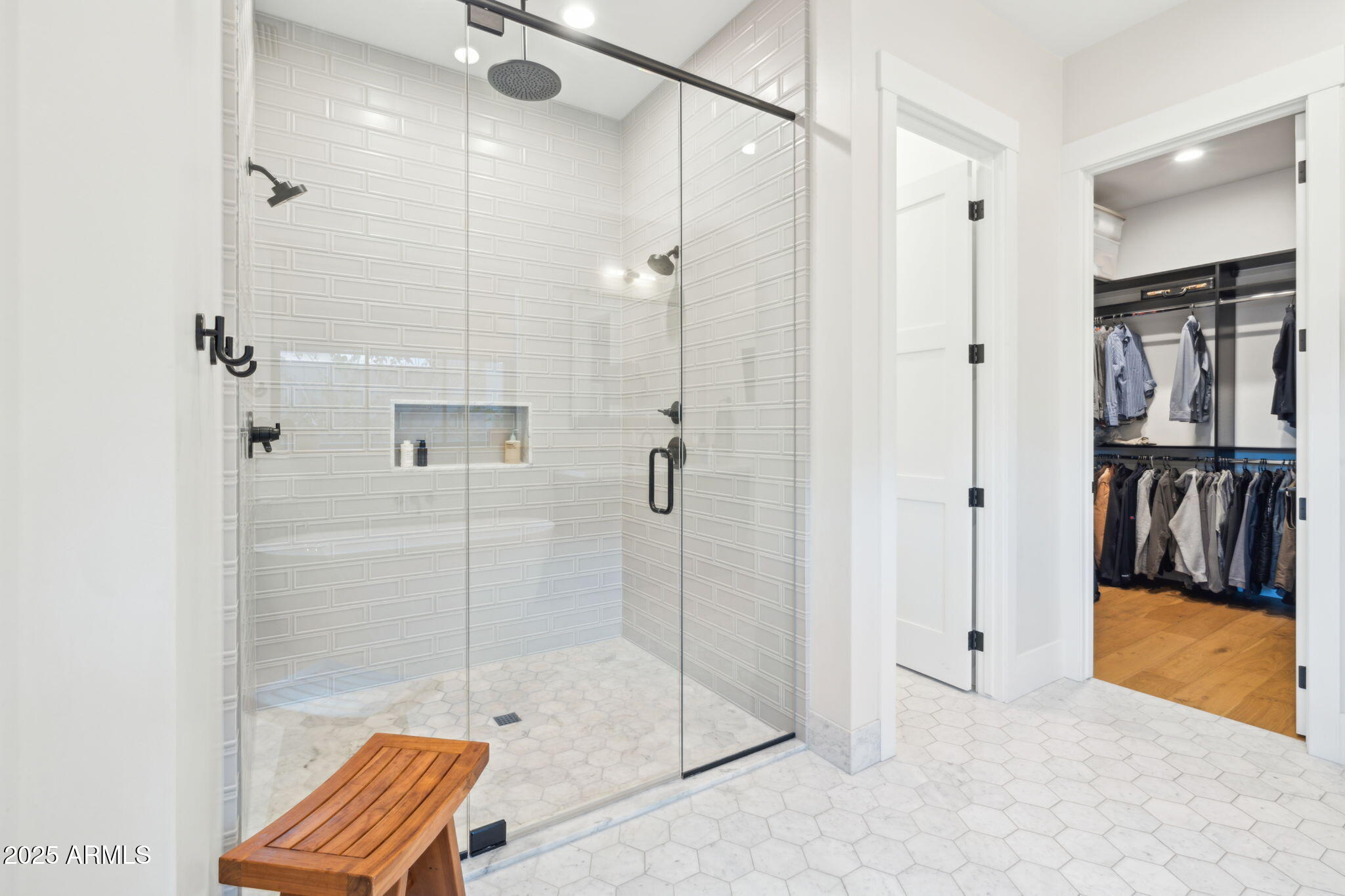 3530 E GLENROSA Avenue