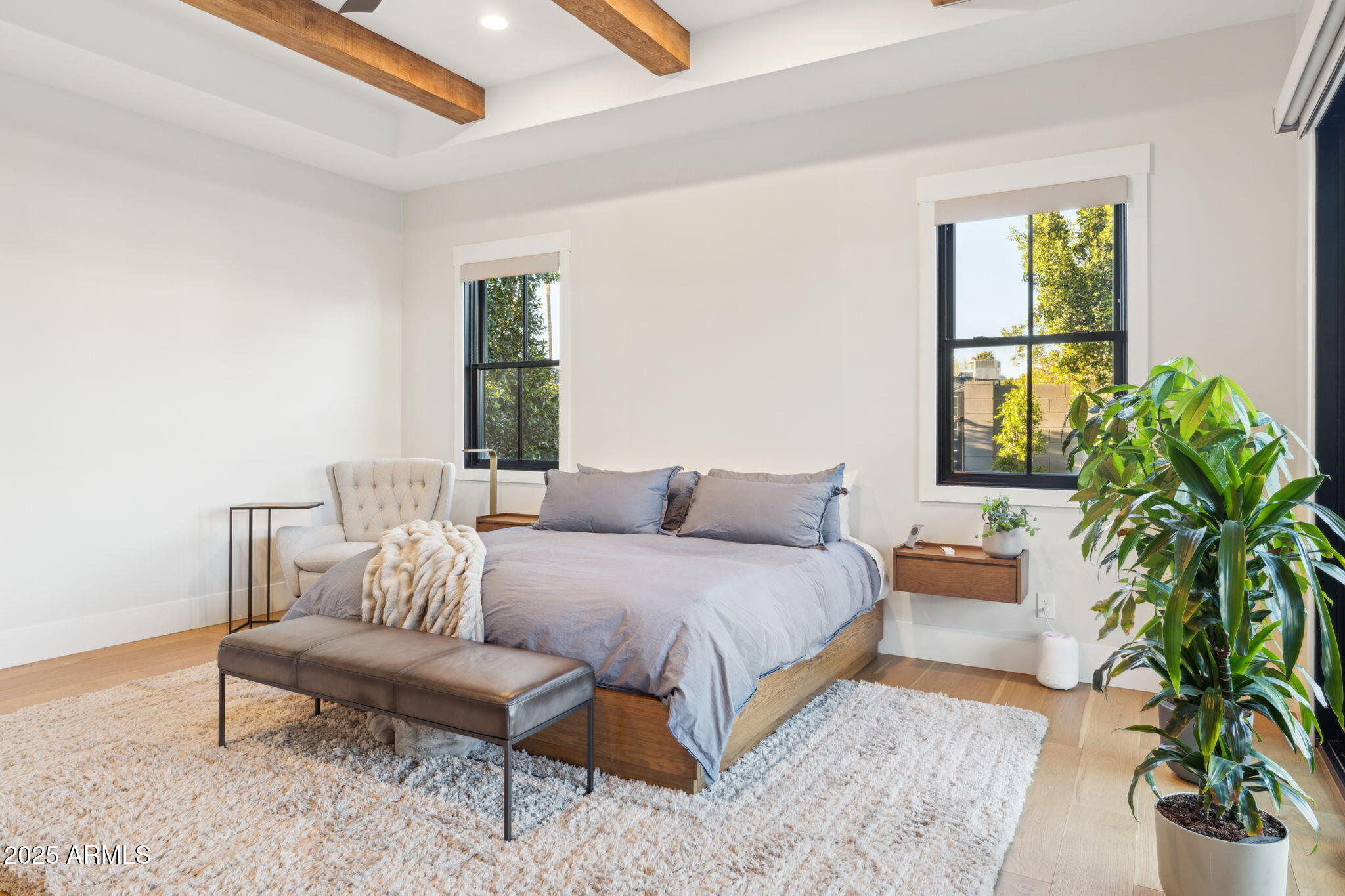 3530 E GLENROSA Avenue