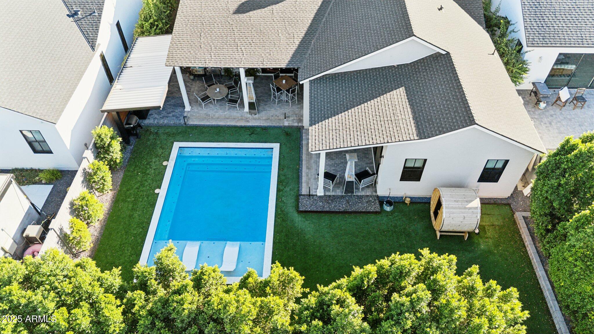 3530 E GLENROSA Avenue