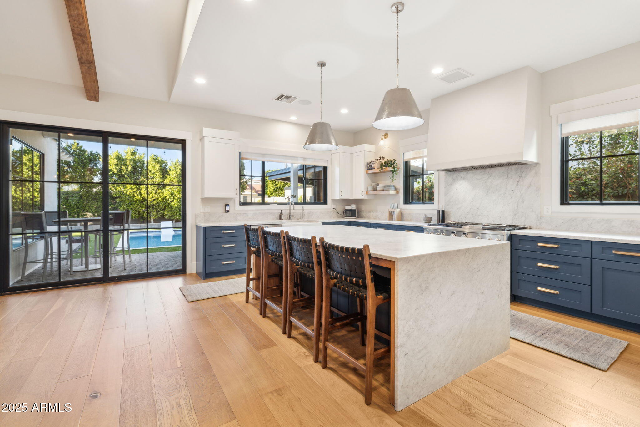 3530 E GLENROSA Avenue