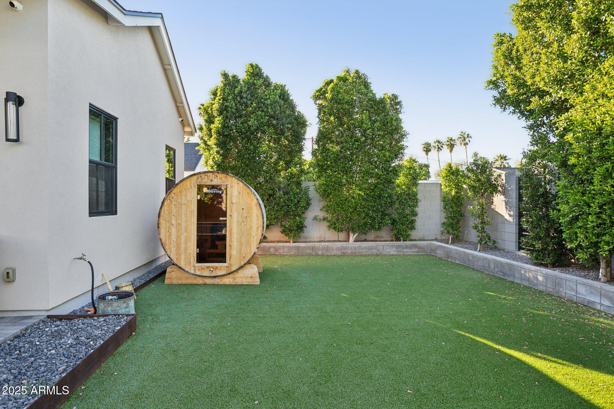 3530 E GLENROSA Avenue