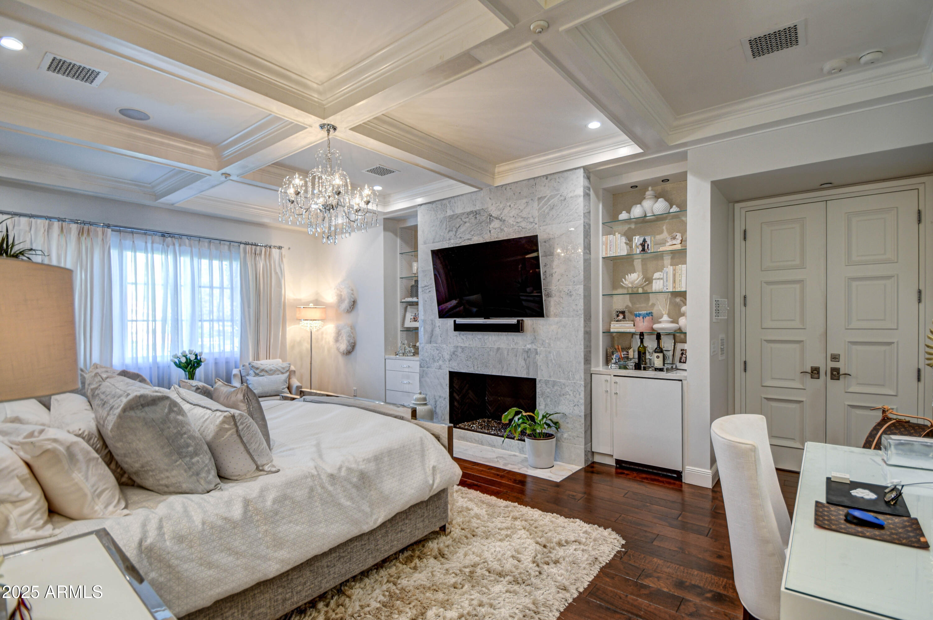 5819 E CALLE DEL MEDIA