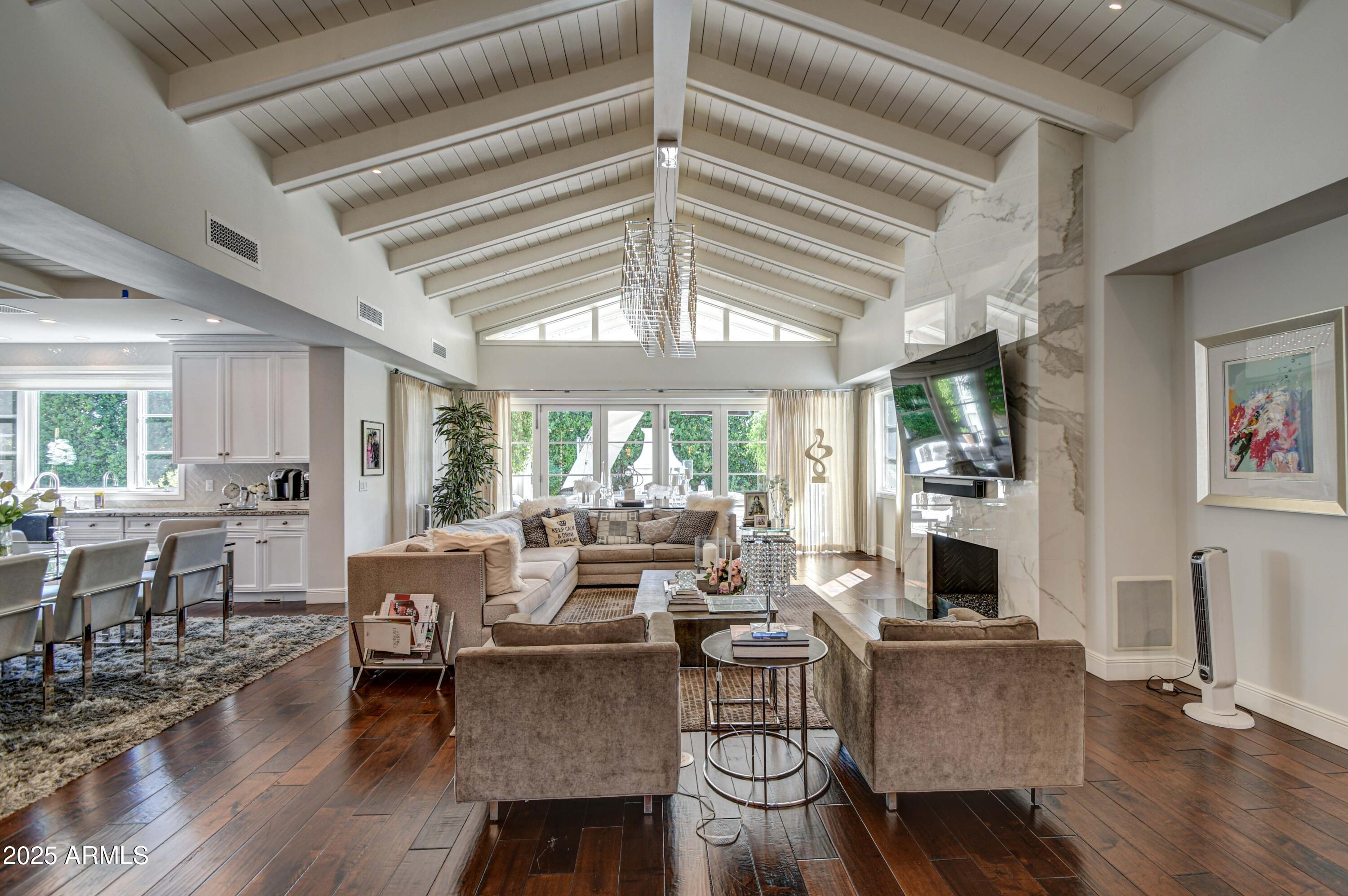 5819 E CALLE DEL MEDIA