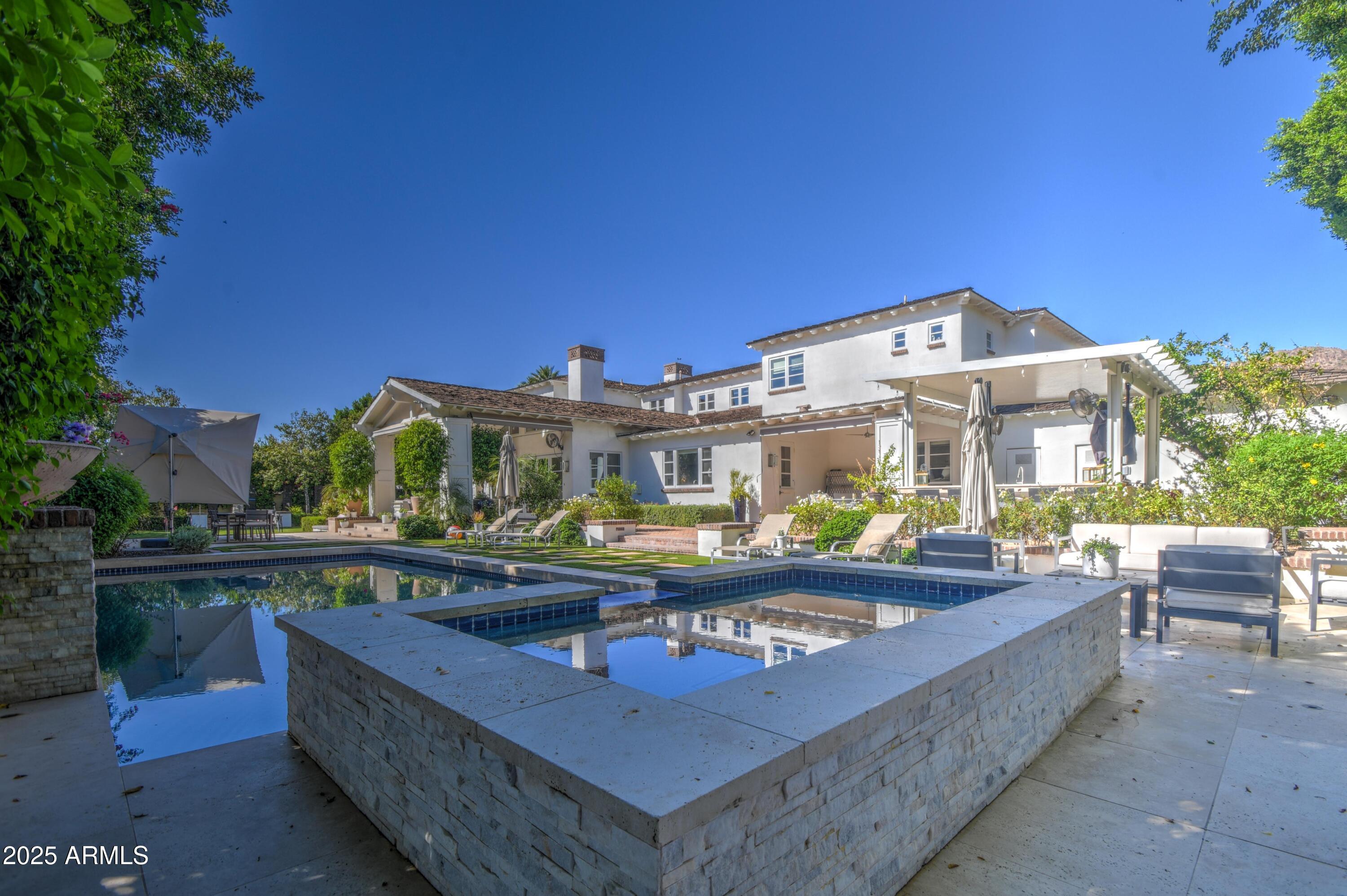 5819 E CALLE DEL MEDIA