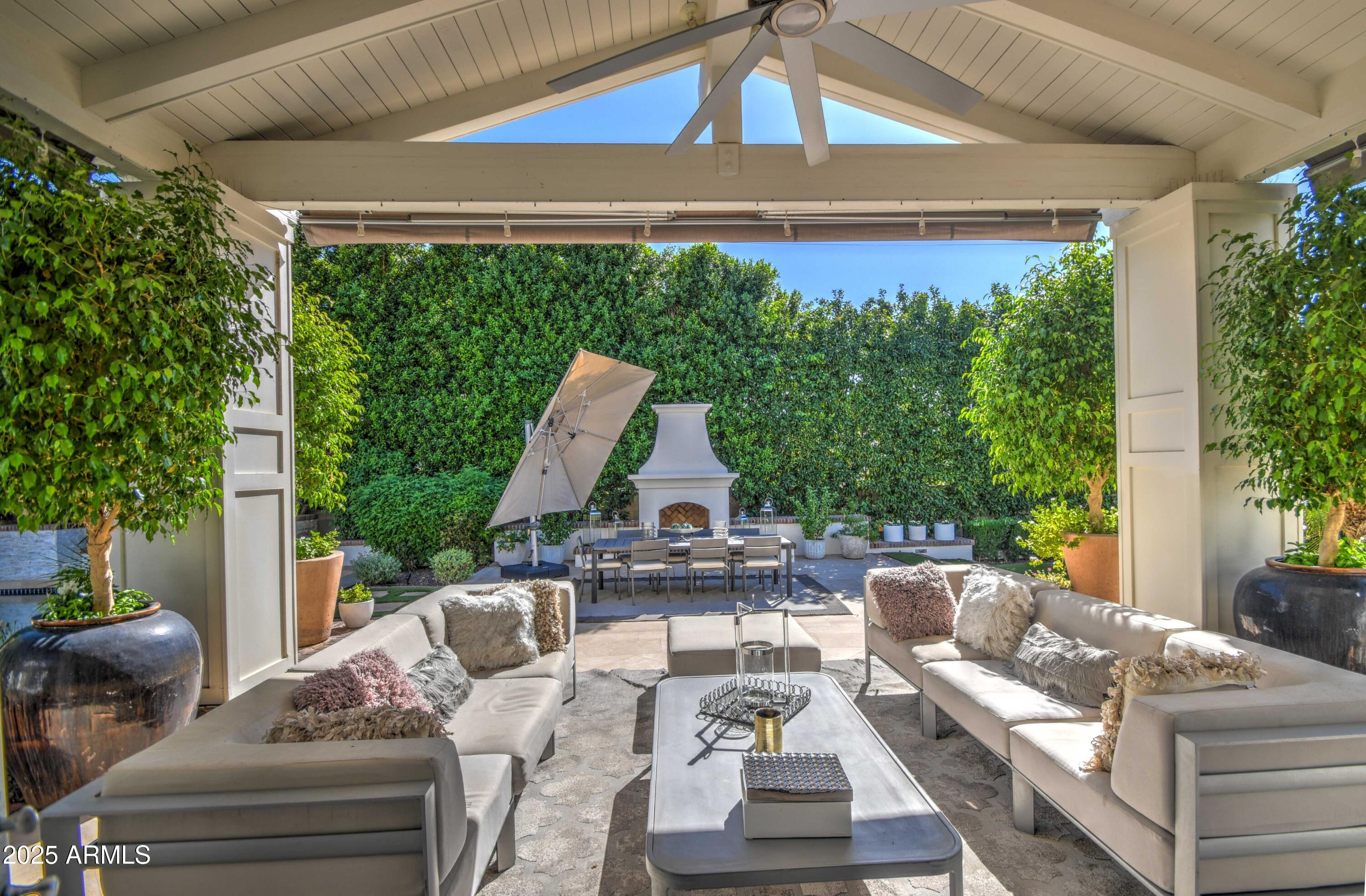 5819 E CALLE DEL MEDIA