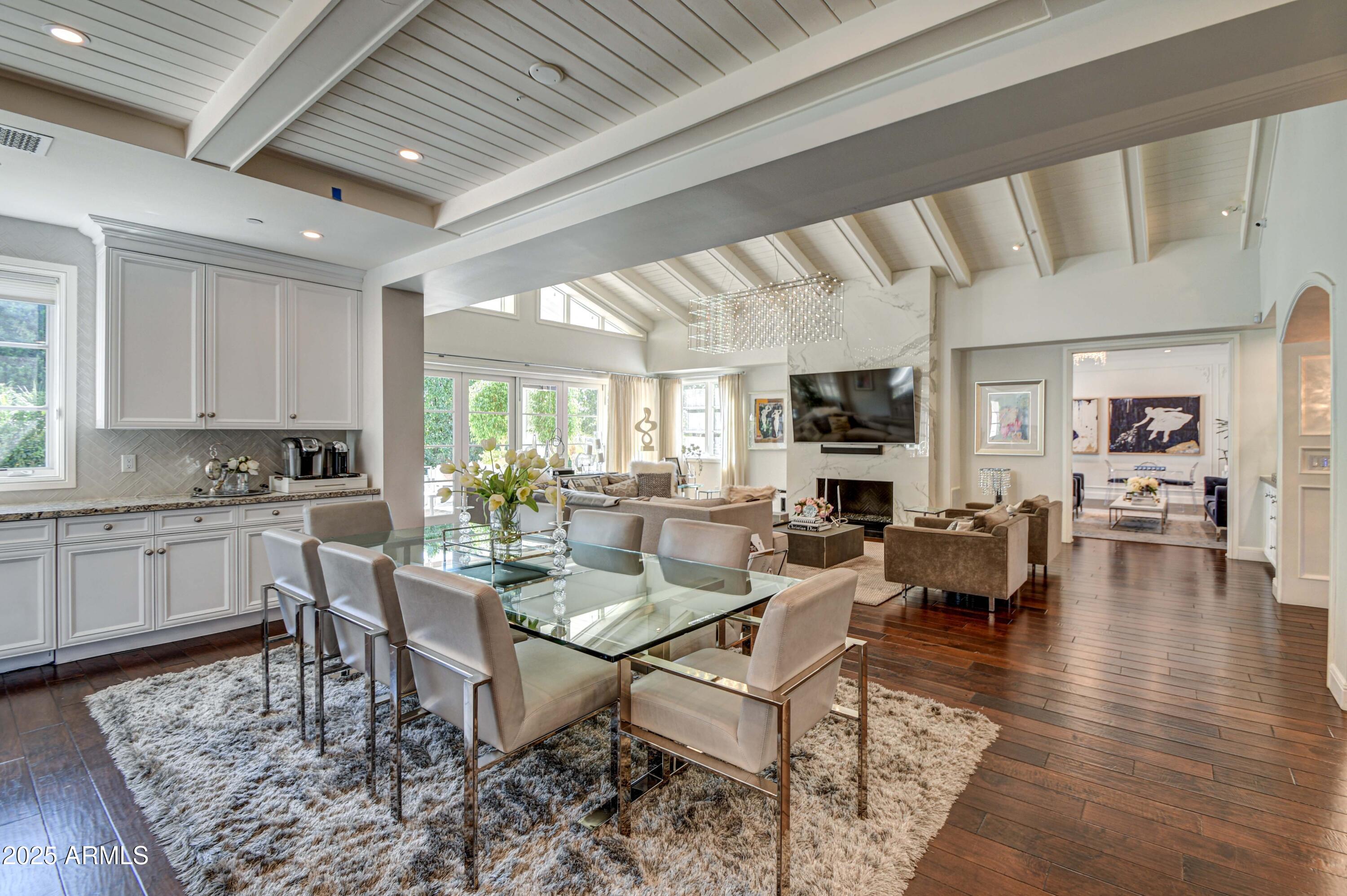 5819 E CALLE DEL MEDIA