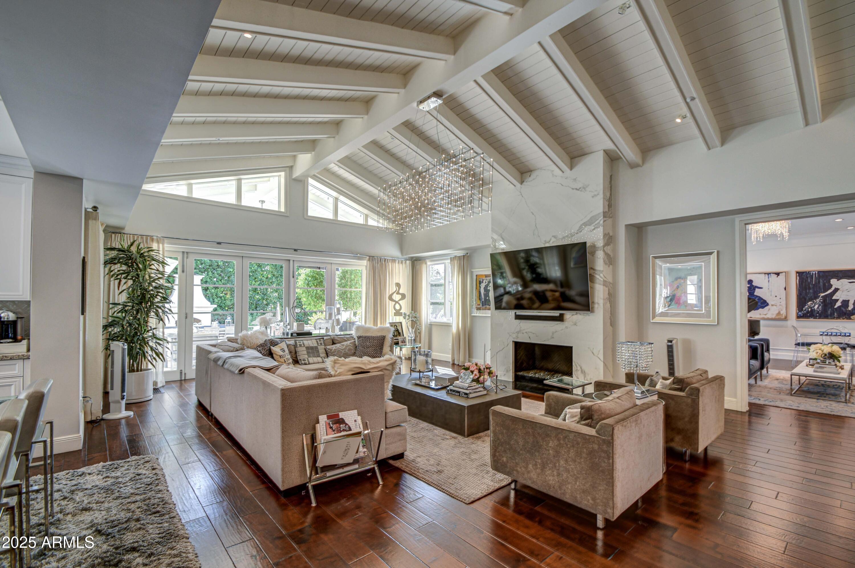 5819 E CALLE DEL MEDIA