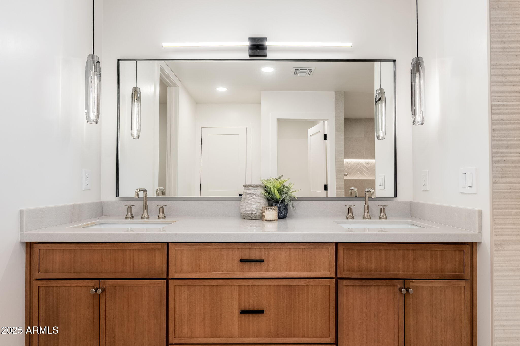 4333 E Fairmount Avenue