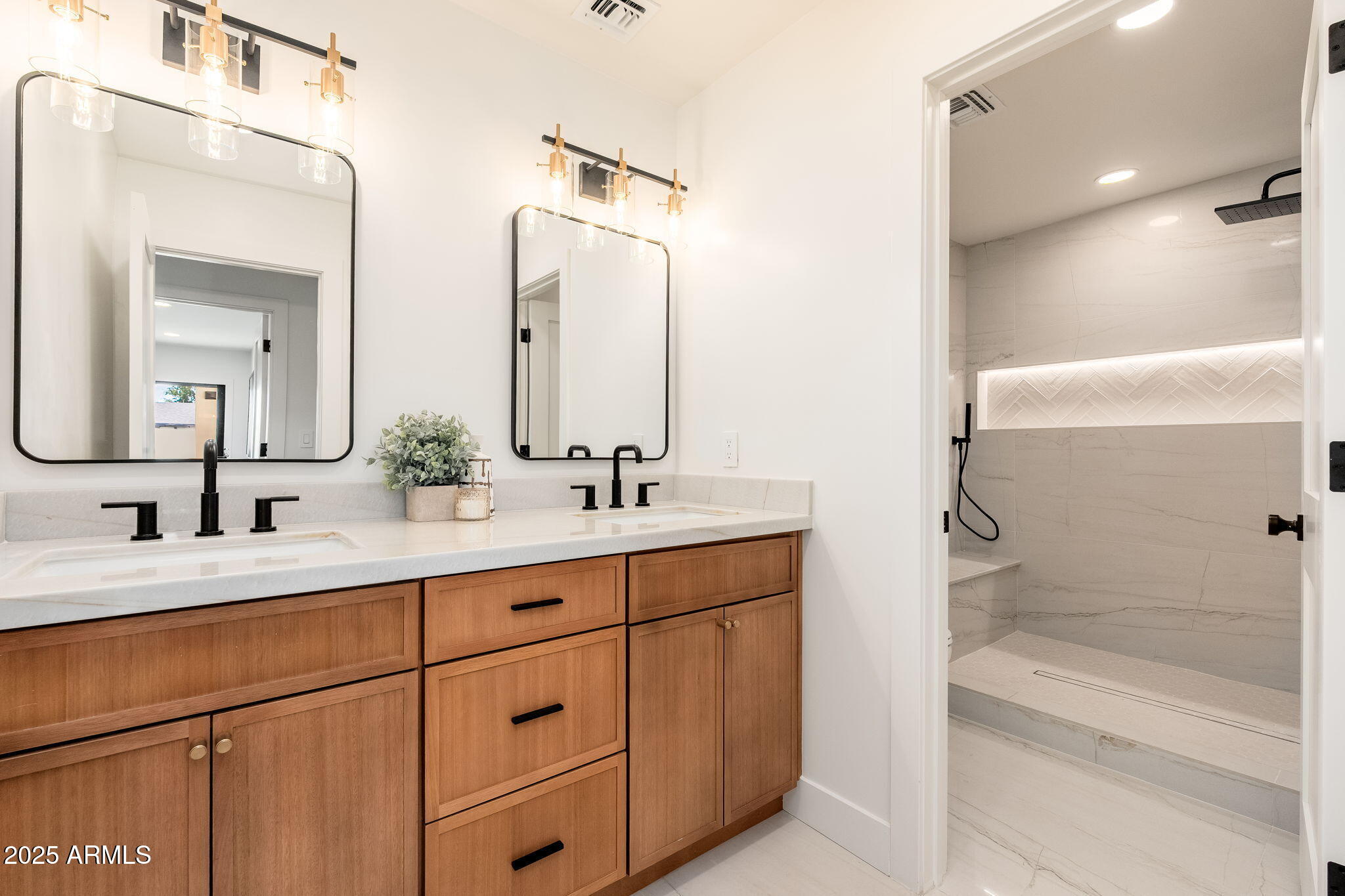 4333 E Fairmount Avenue