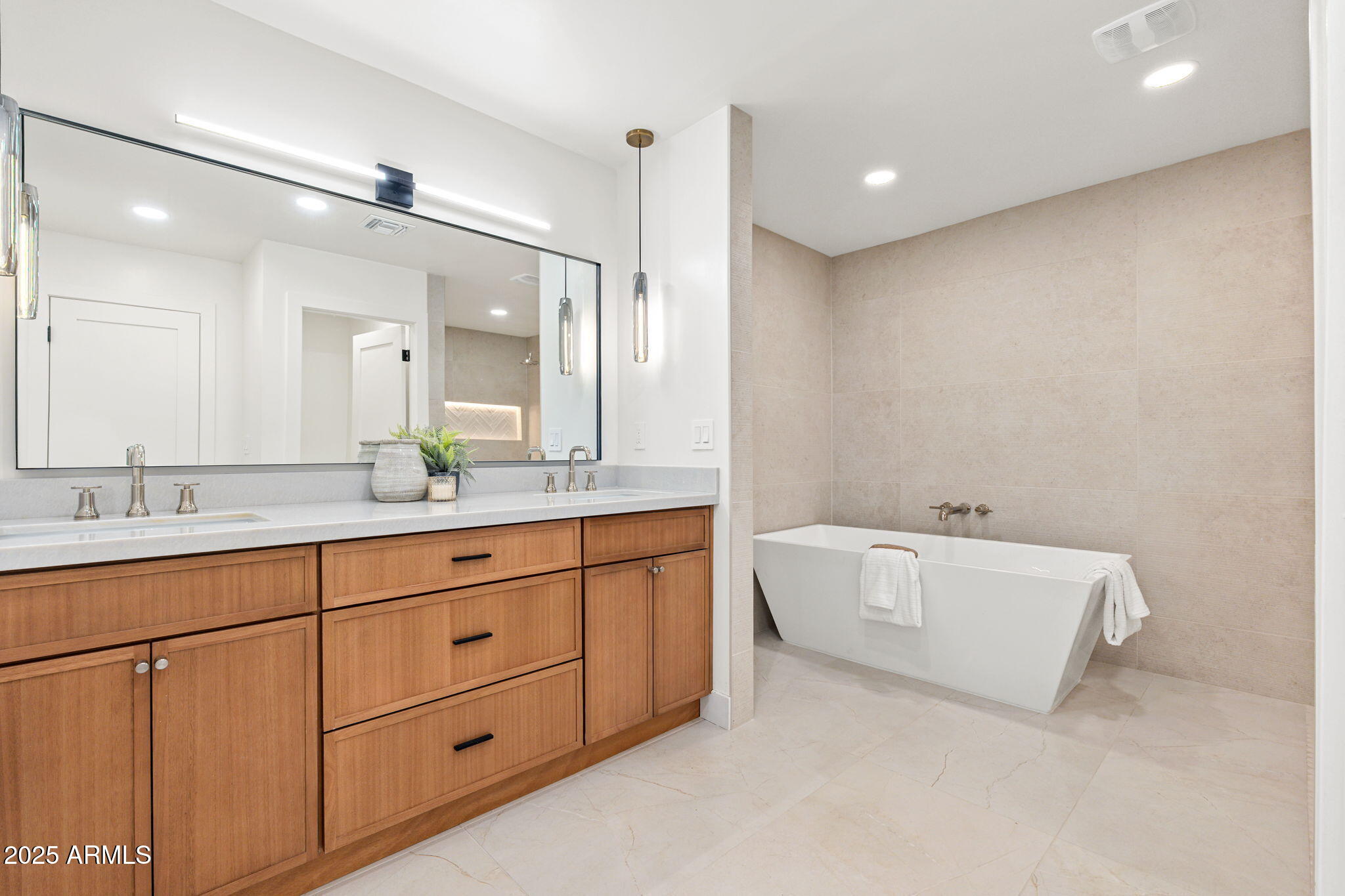 4333 E Fairmount Avenue