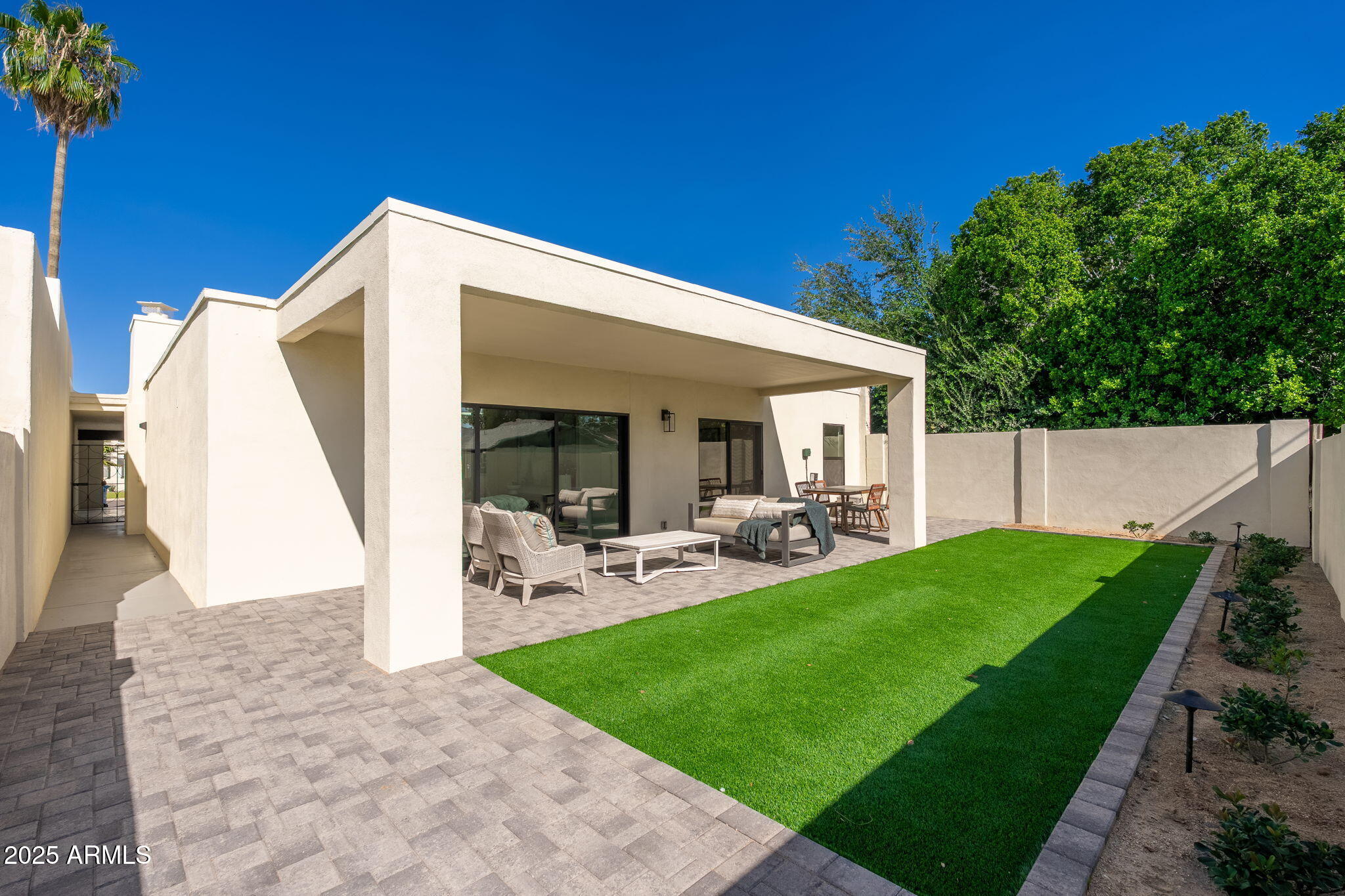 4333 E Fairmount Avenue