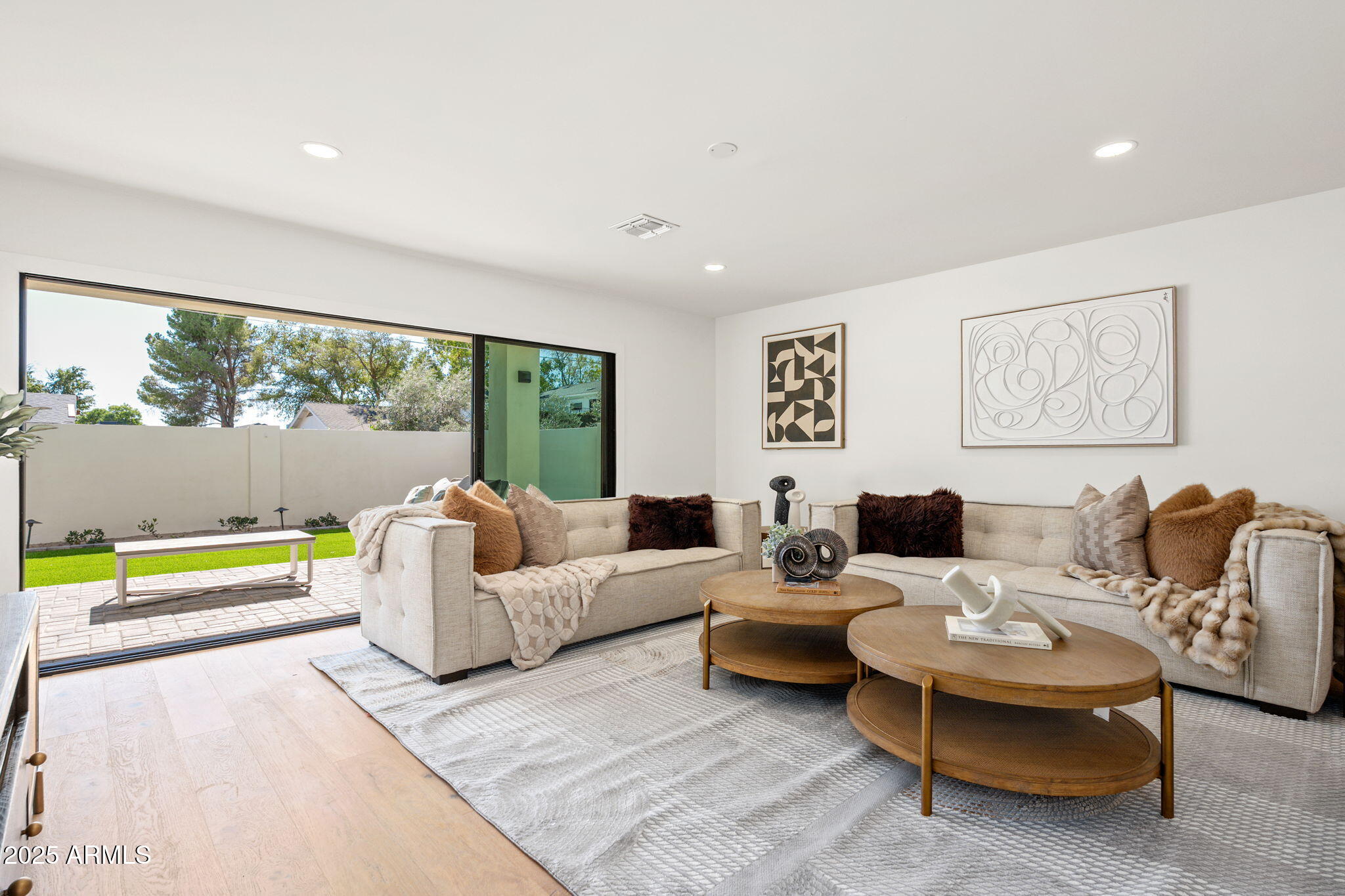 4333 E Fairmount Avenue