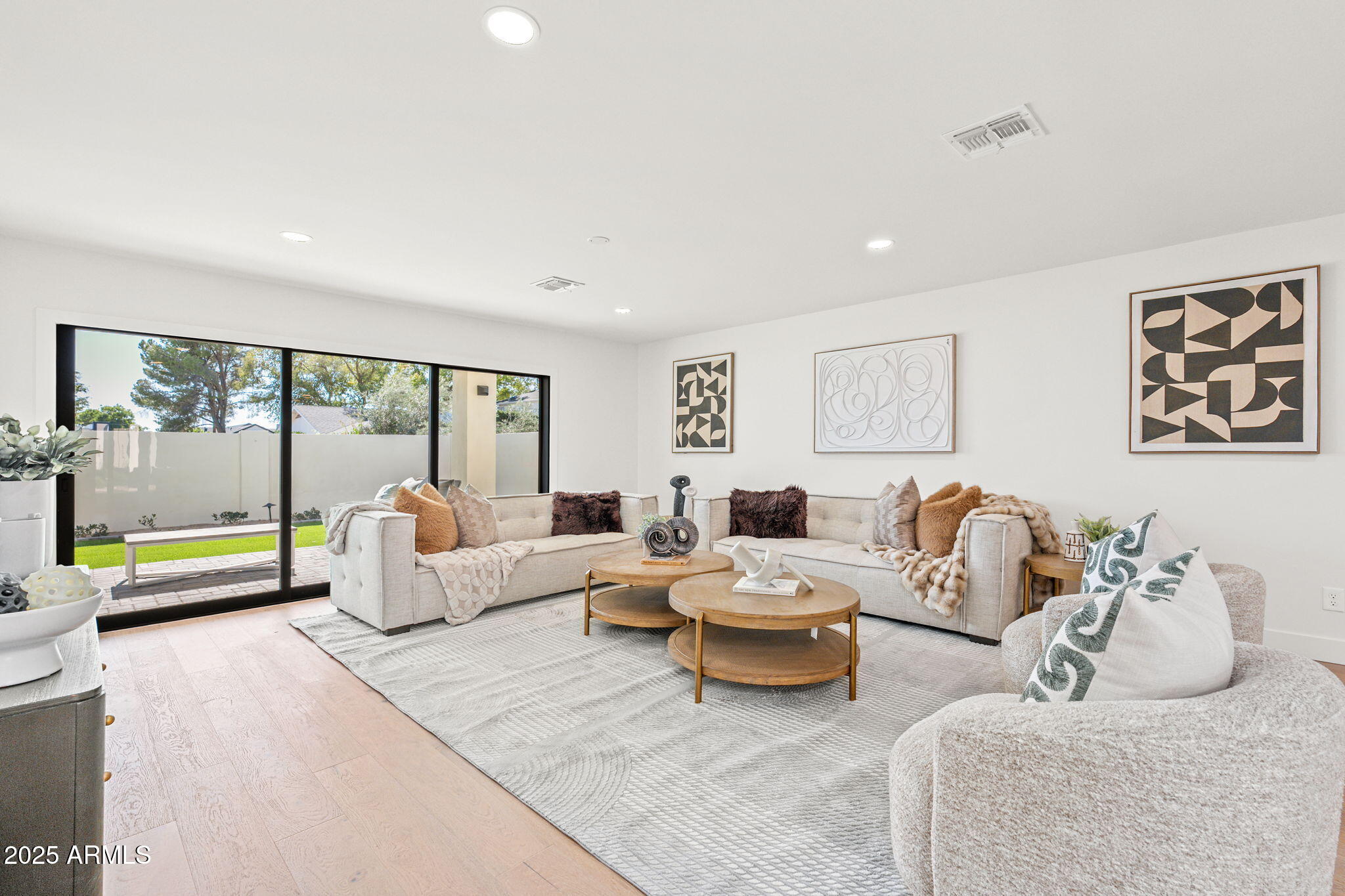 4333 E Fairmount Avenue