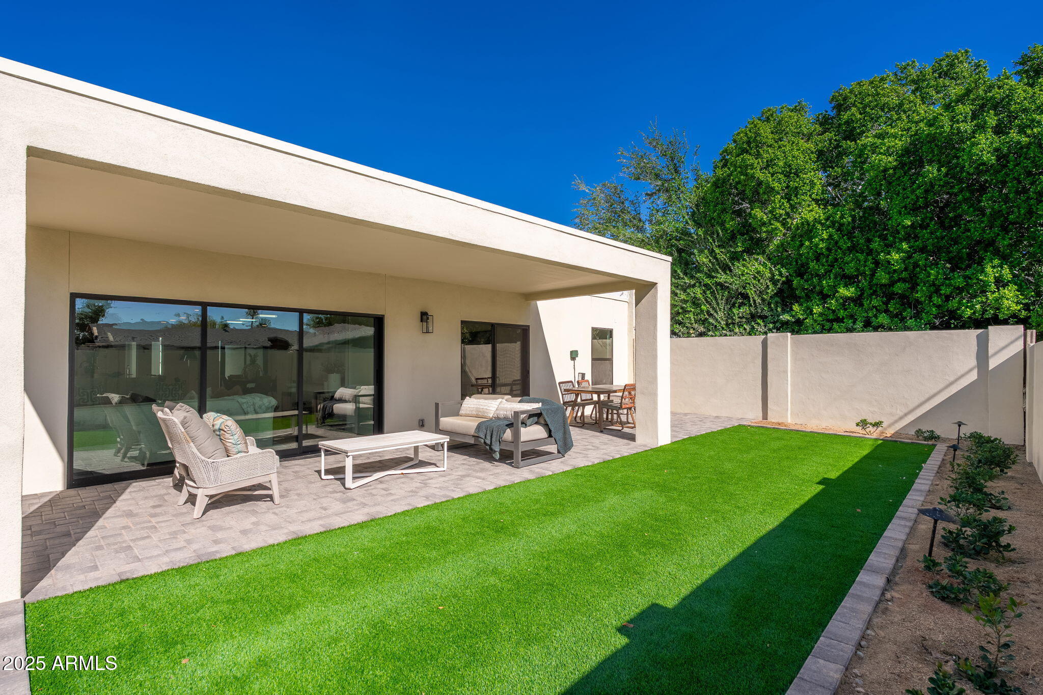 4333 E Fairmount Avenue