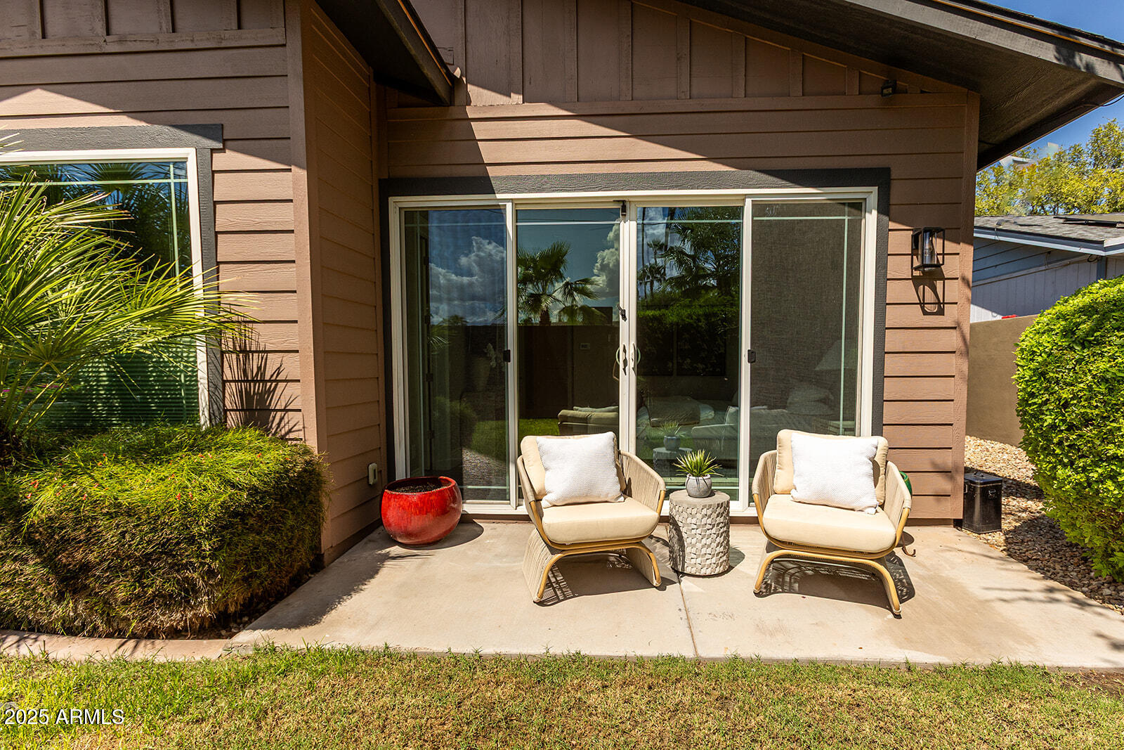 3801 E GLENROSA Avenue