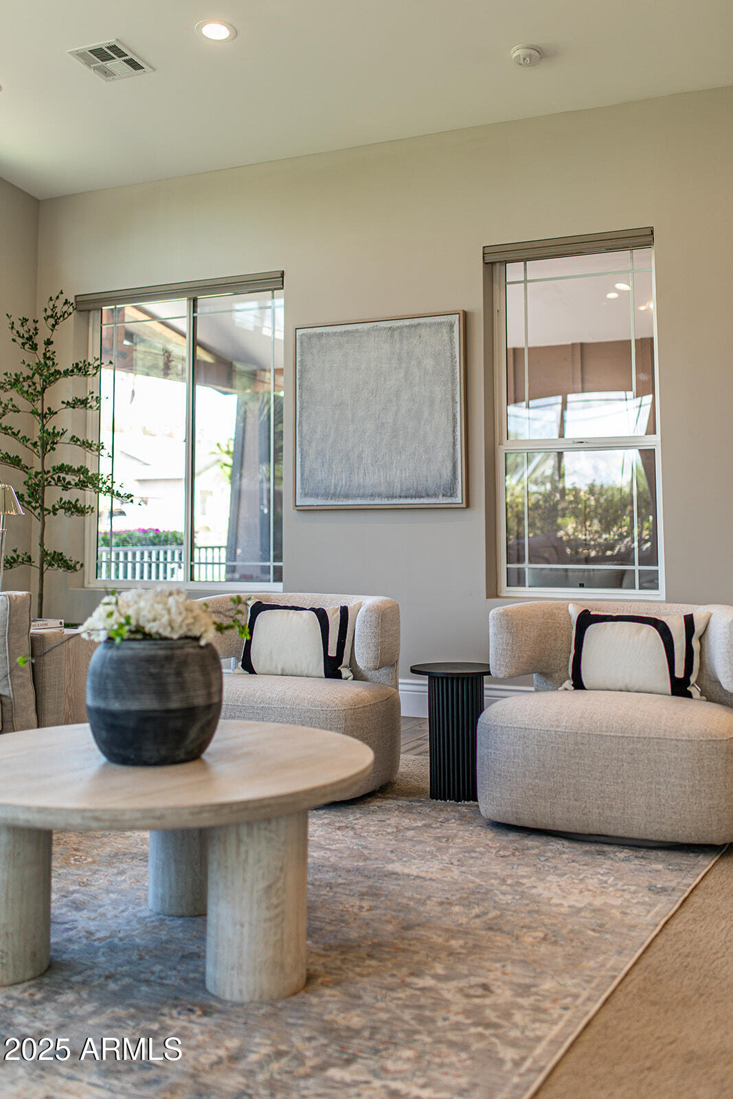 3801 E GLENROSA Avenue