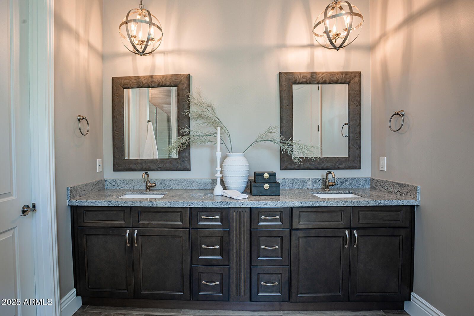 3801 E GLENROSA Avenue