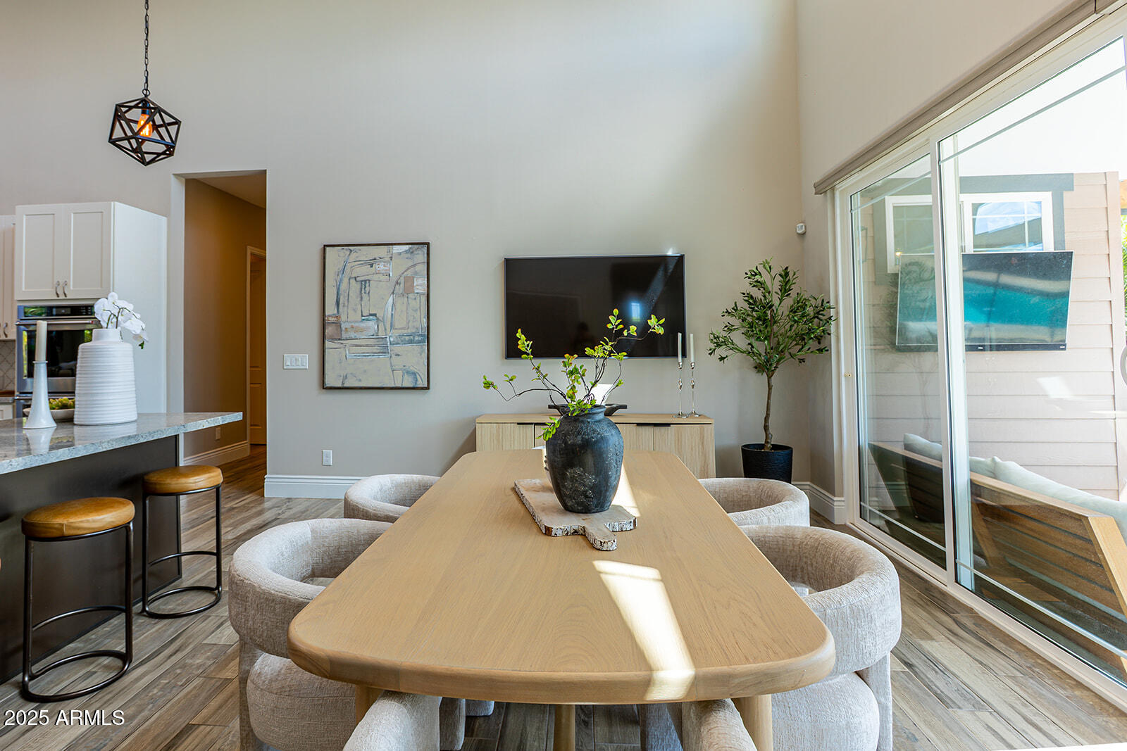 3801 E GLENROSA Avenue