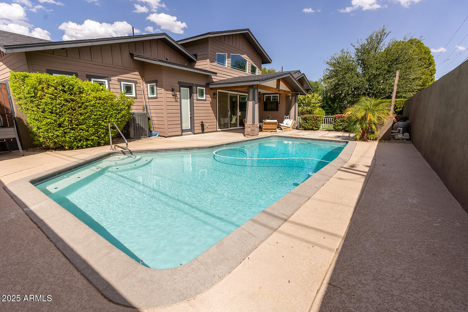 3801 E GLENROSA Avenue