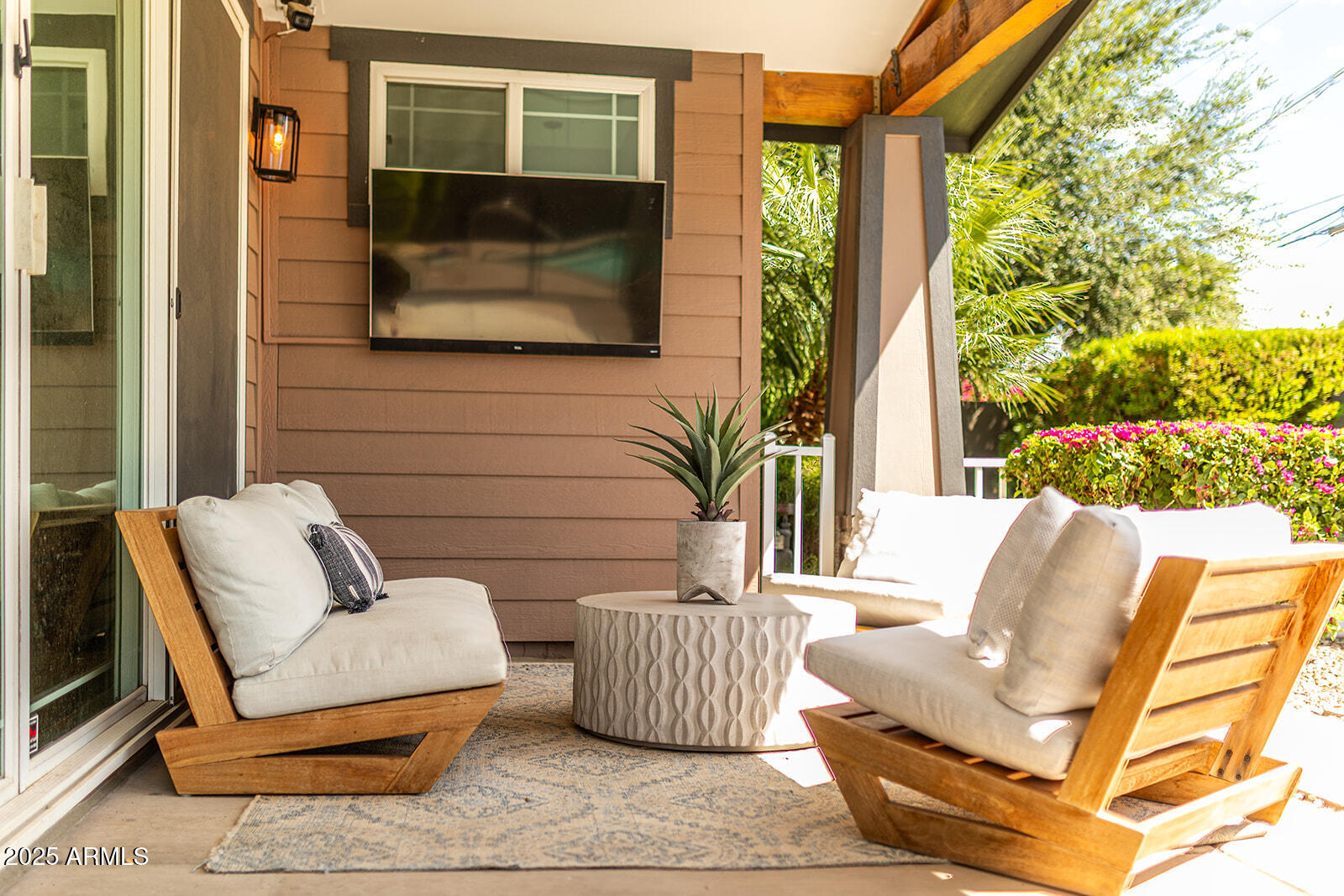 3801 E GLENROSA Avenue