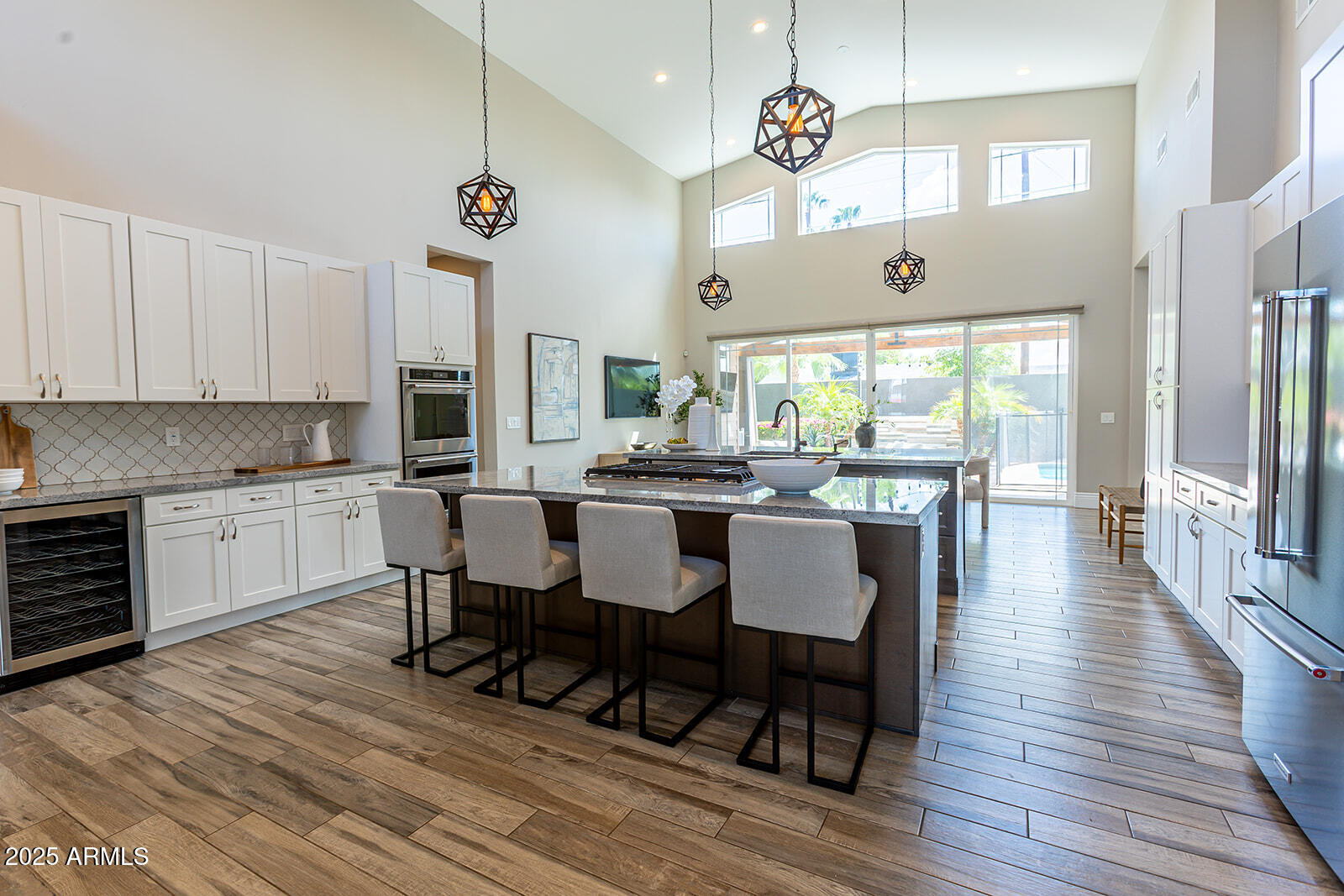 3801 E GLENROSA Avenue