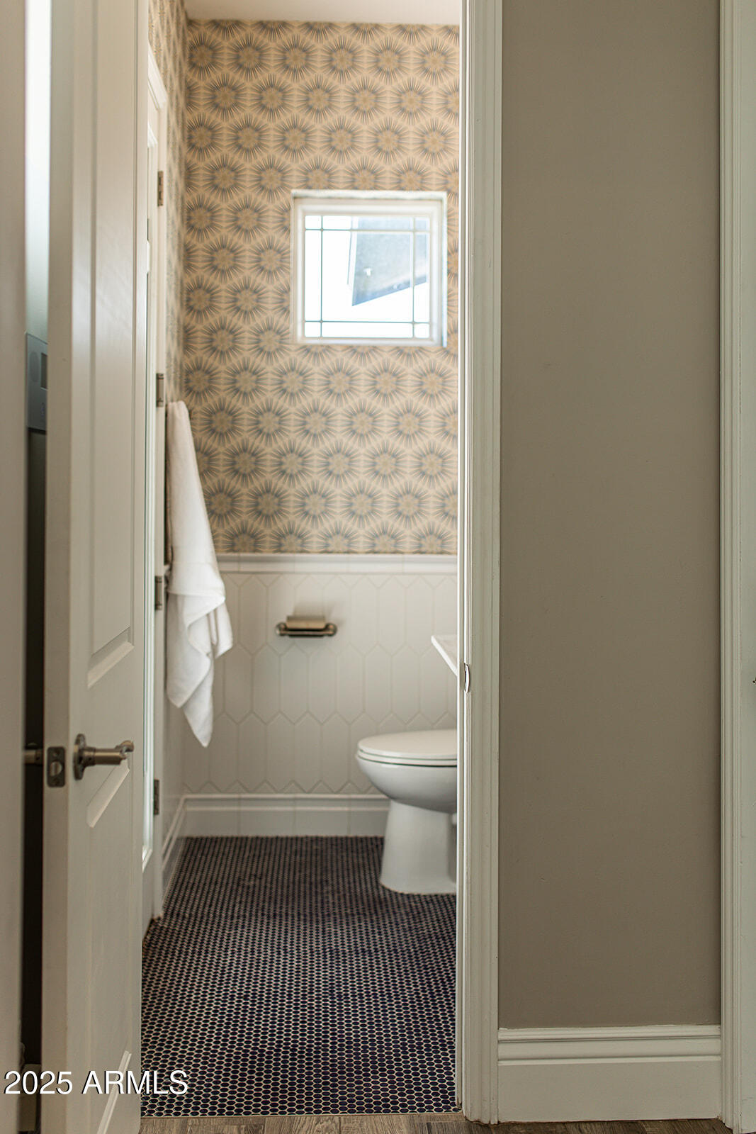 3801 E GLENROSA Avenue