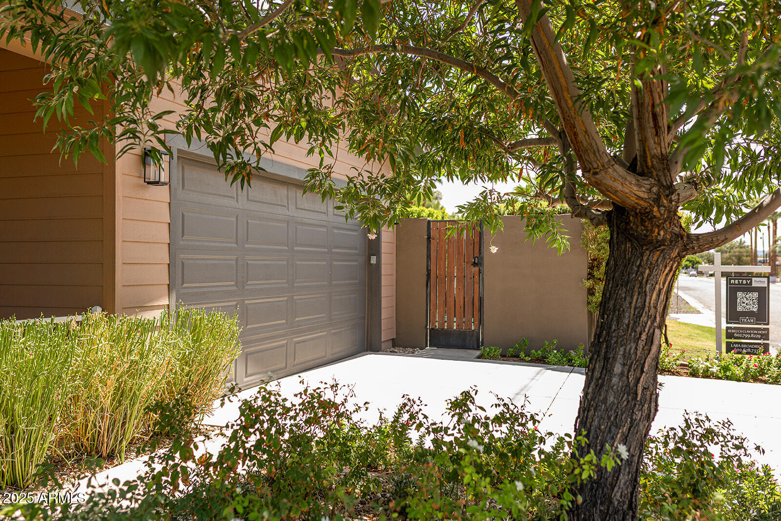 3801 E GLENROSA Avenue