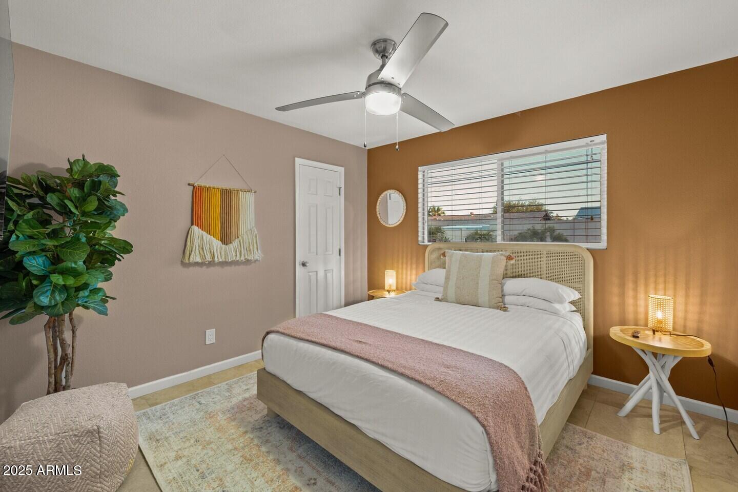 6419 E CAMBRIDGE Avenue