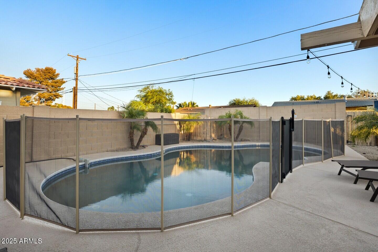 6419 E CAMBRIDGE Avenue