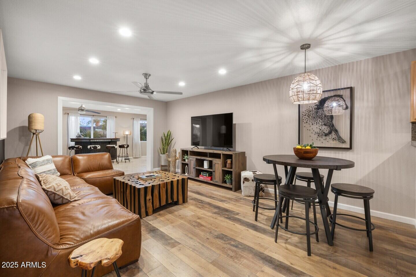 6419 E CAMBRIDGE Avenue