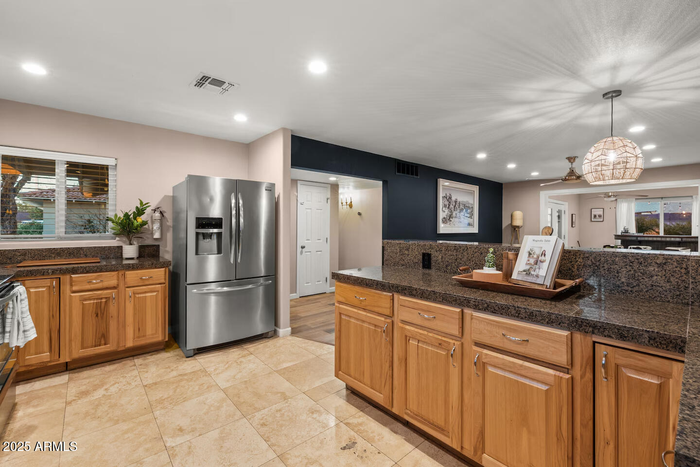 6419 E CAMBRIDGE Avenue