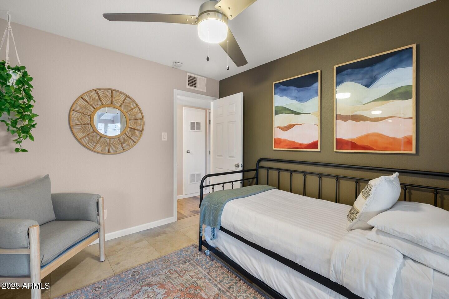 6419 E CAMBRIDGE Avenue