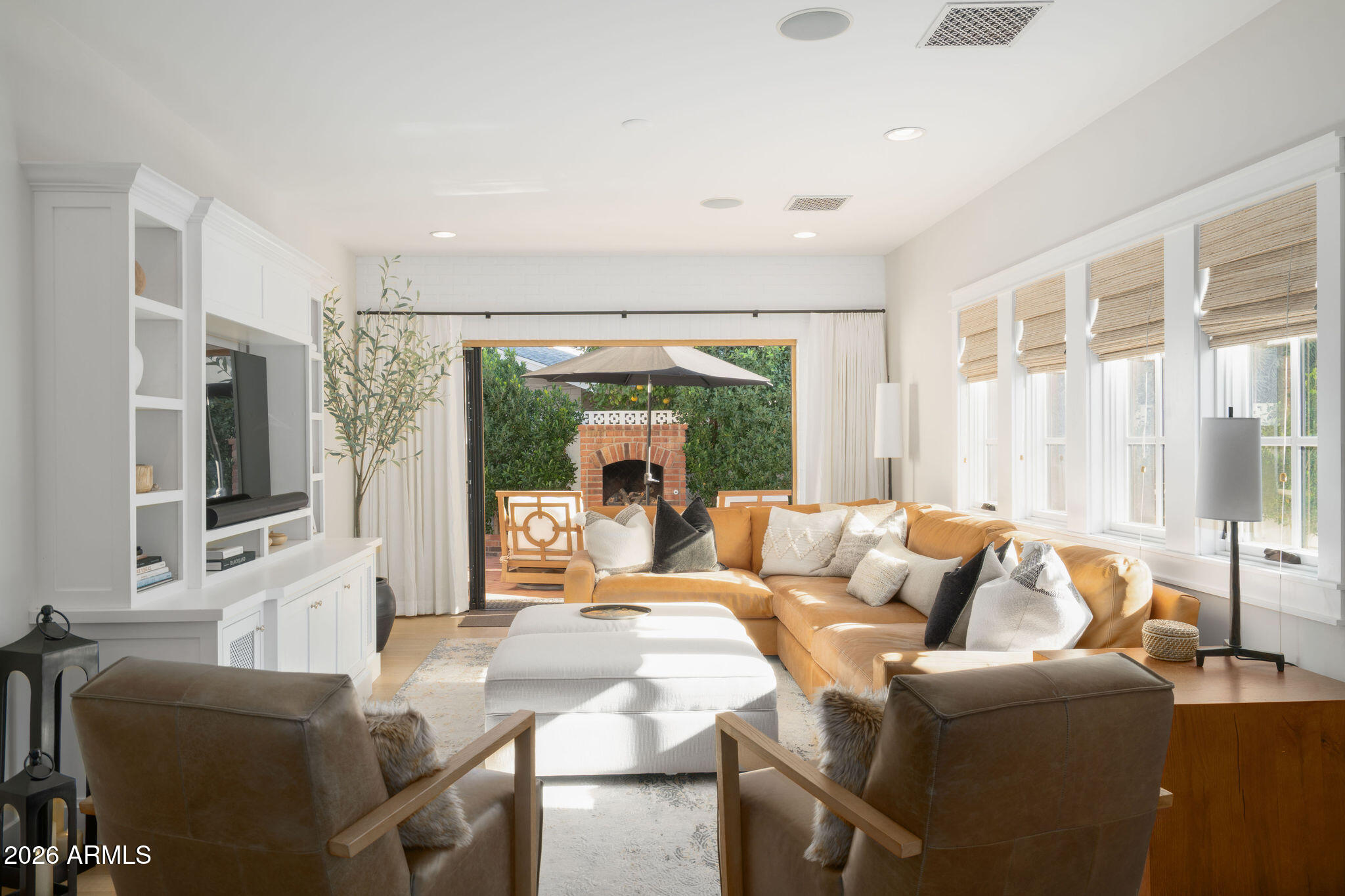 5627 E MONTEROSA Street